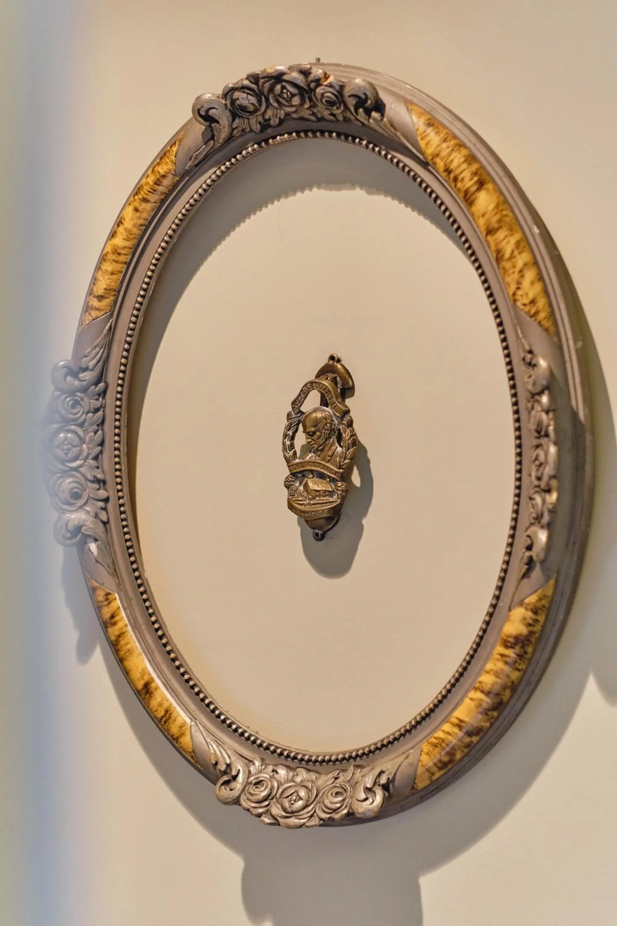 Decorative detail in Au Petit Manoir