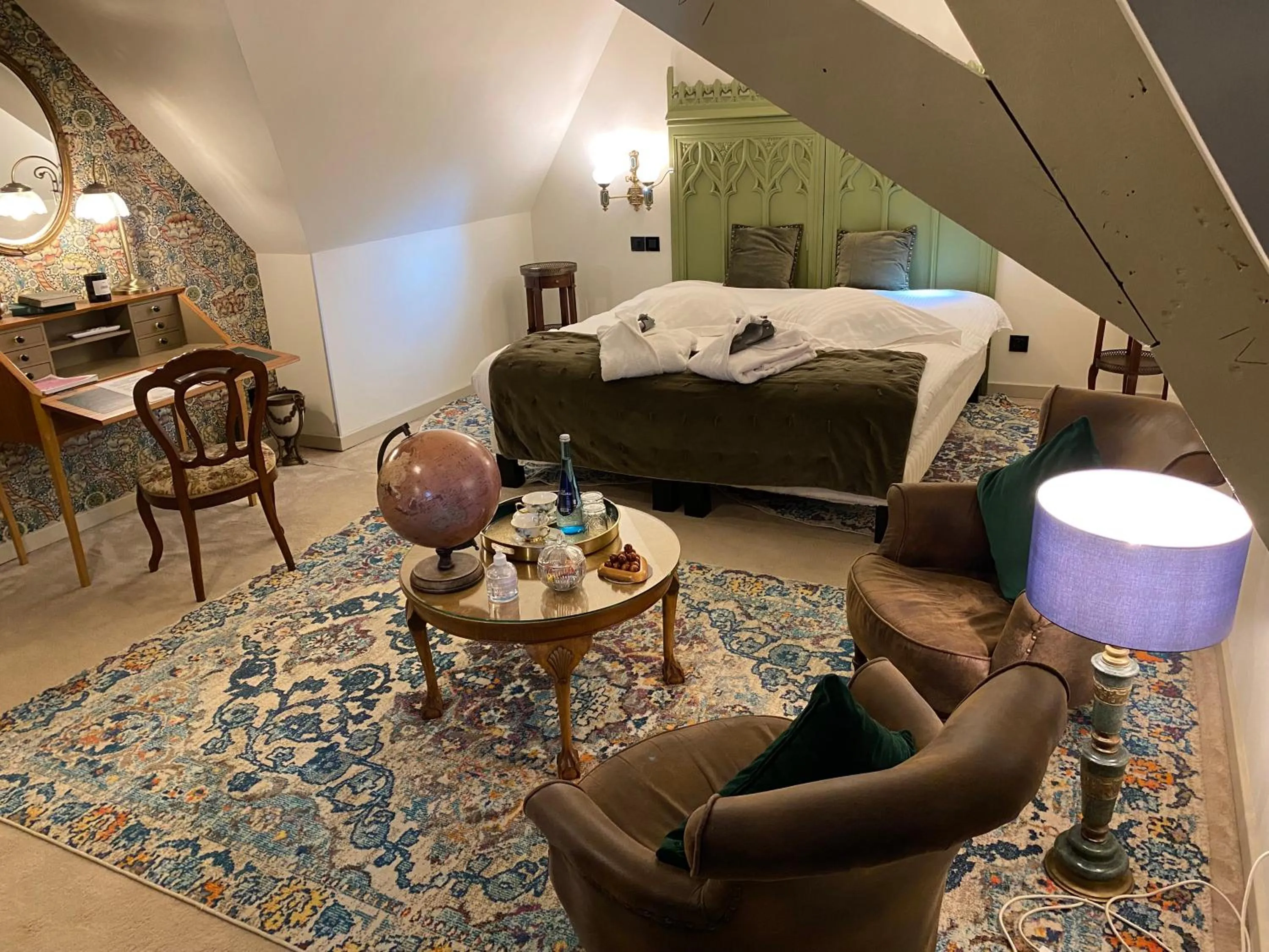 Photo of the whole room, Bed in Au Petit Manoir