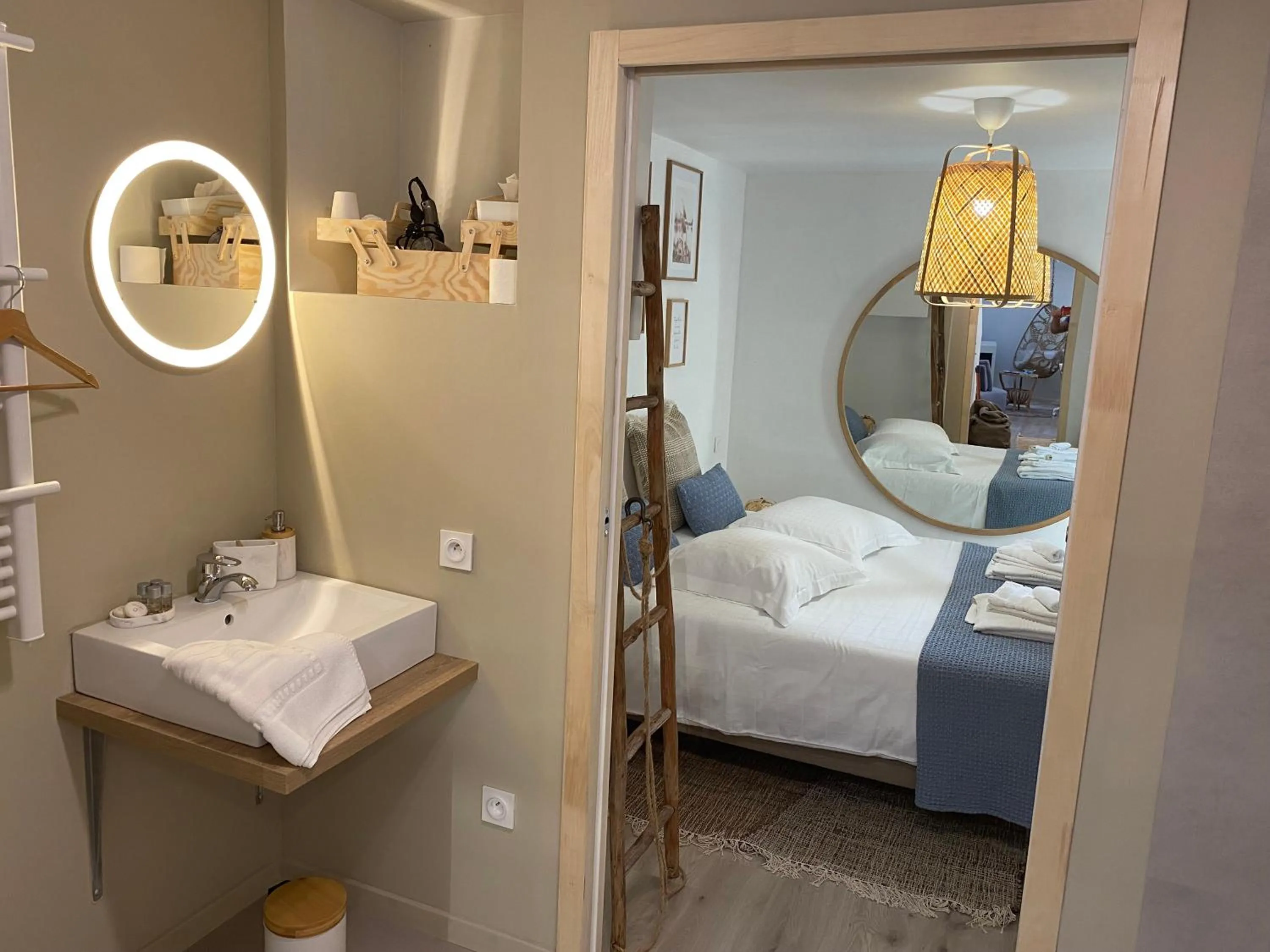 Bed in Au Petit Manoir