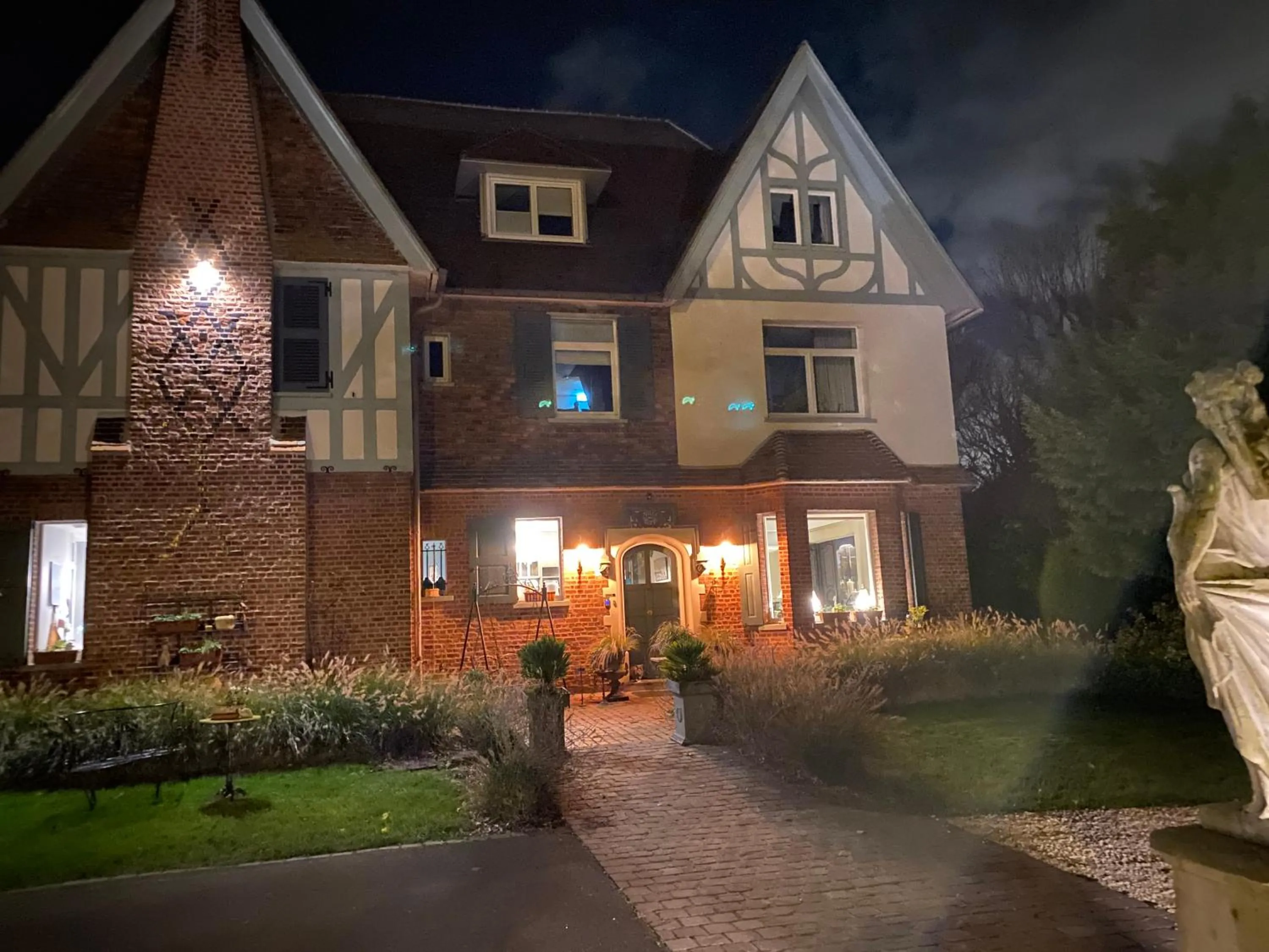 Property building in Au Petit Manoir