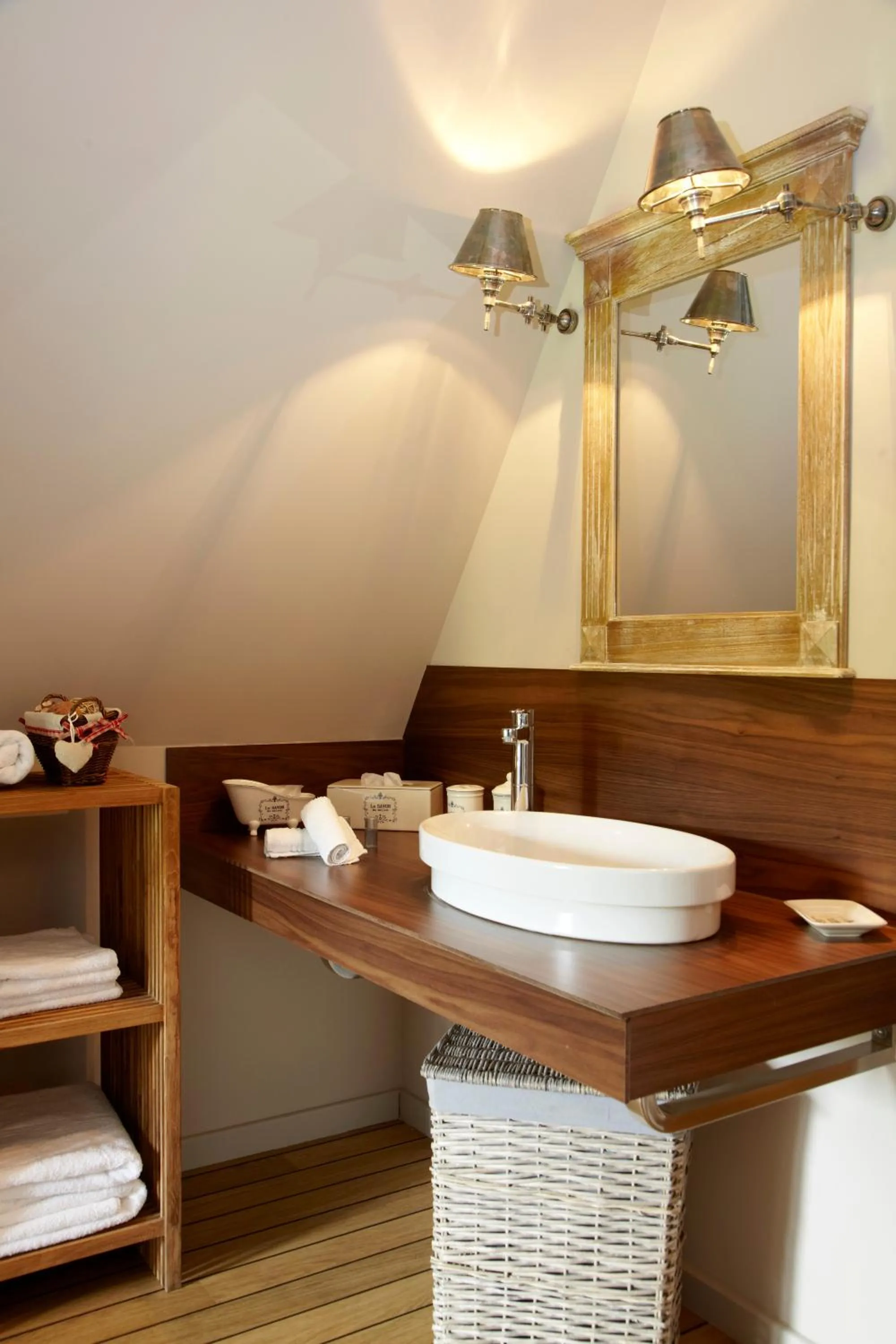 Bathroom in Au Petit Manoir