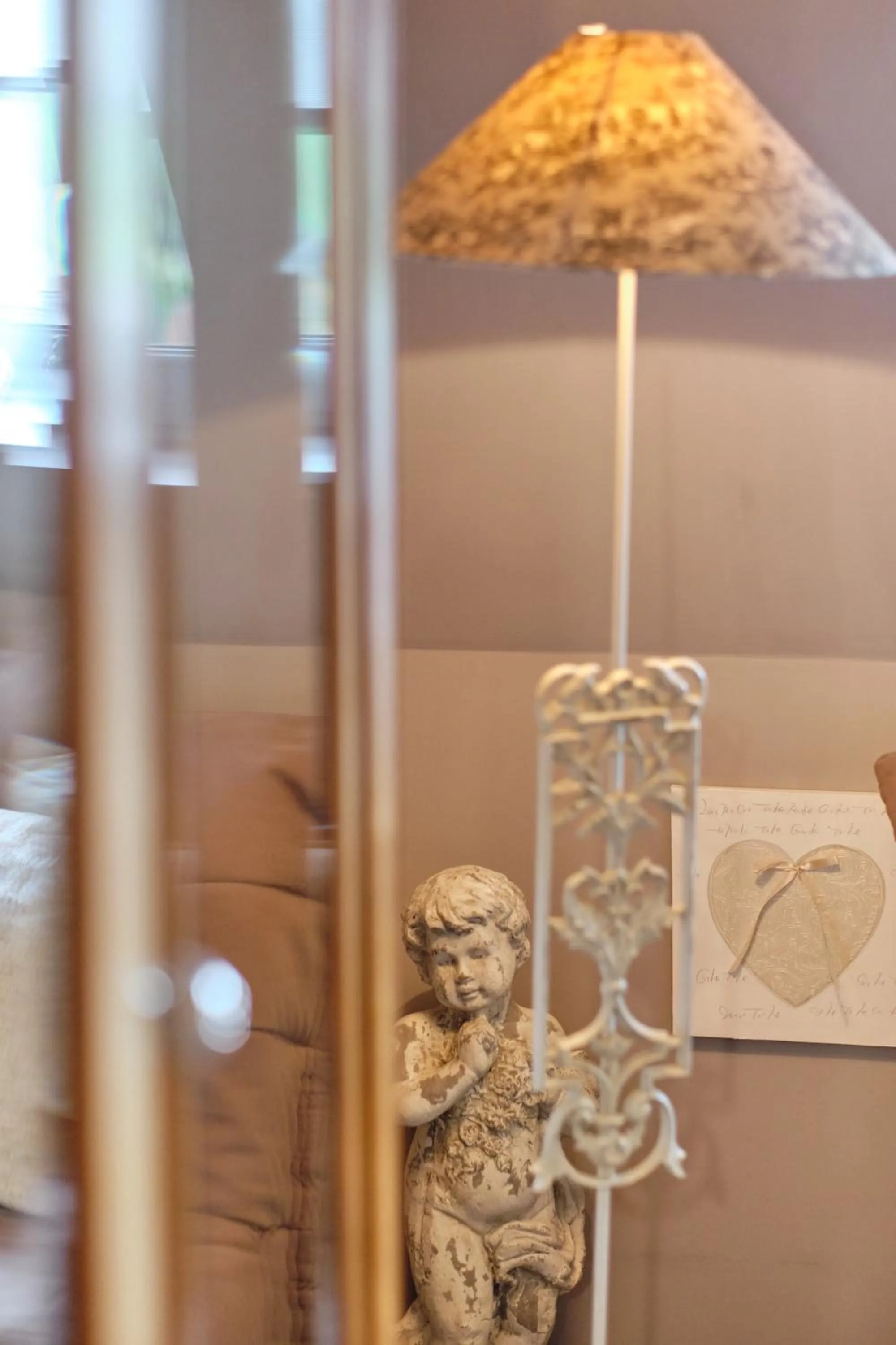 Decorative detail in Au Petit Manoir