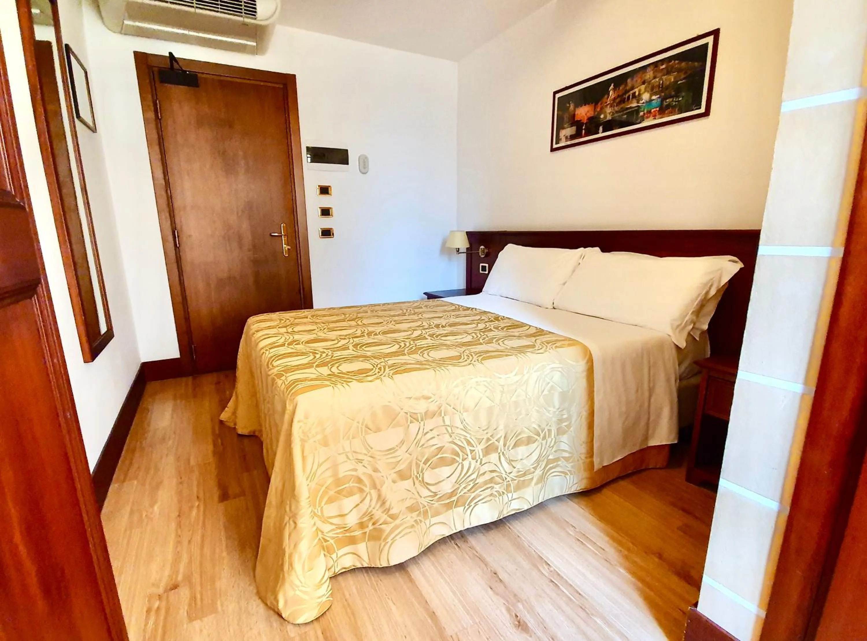 Bedroom, Bed in Hotel Aurora