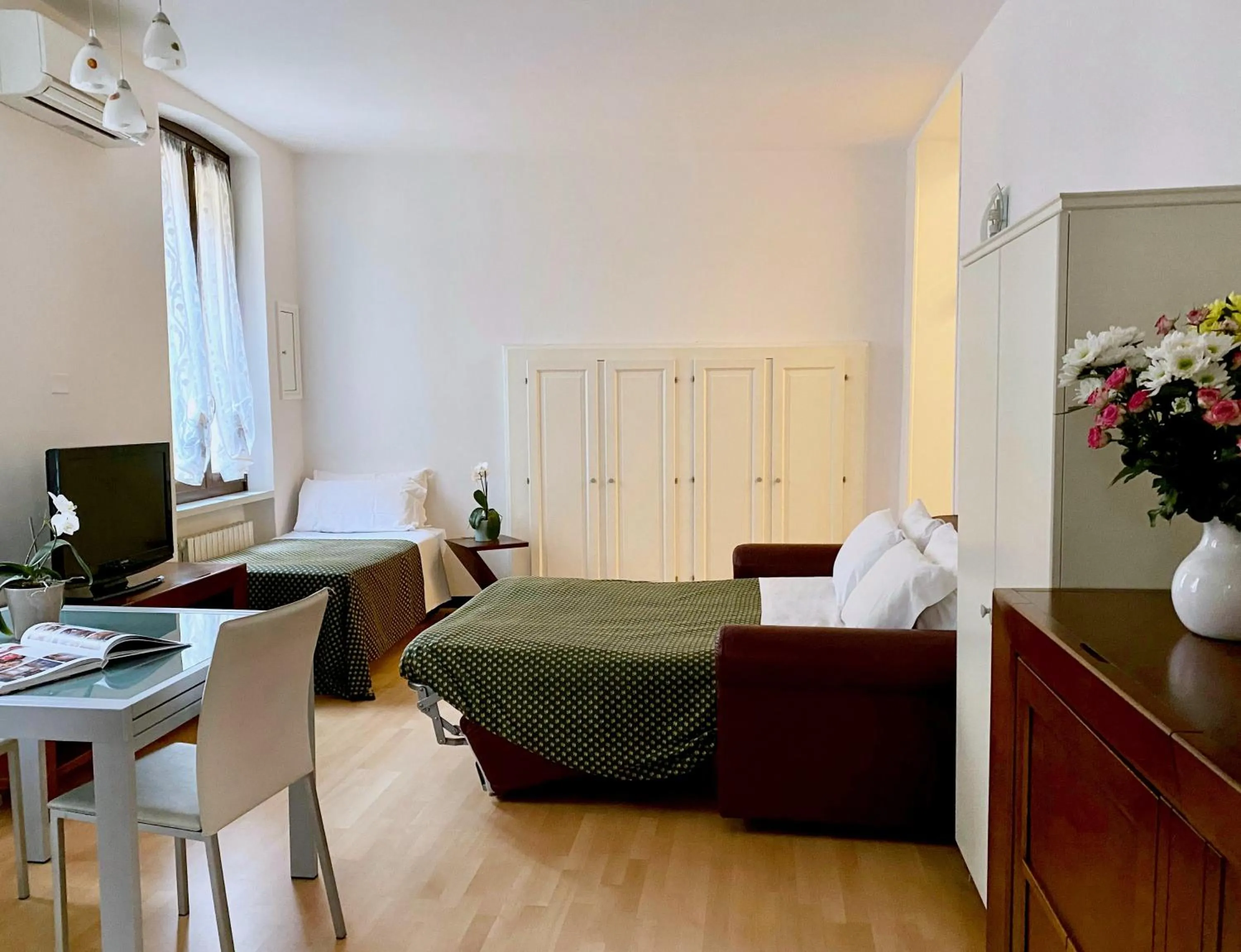 Living room, Bed in Hotel Aurora