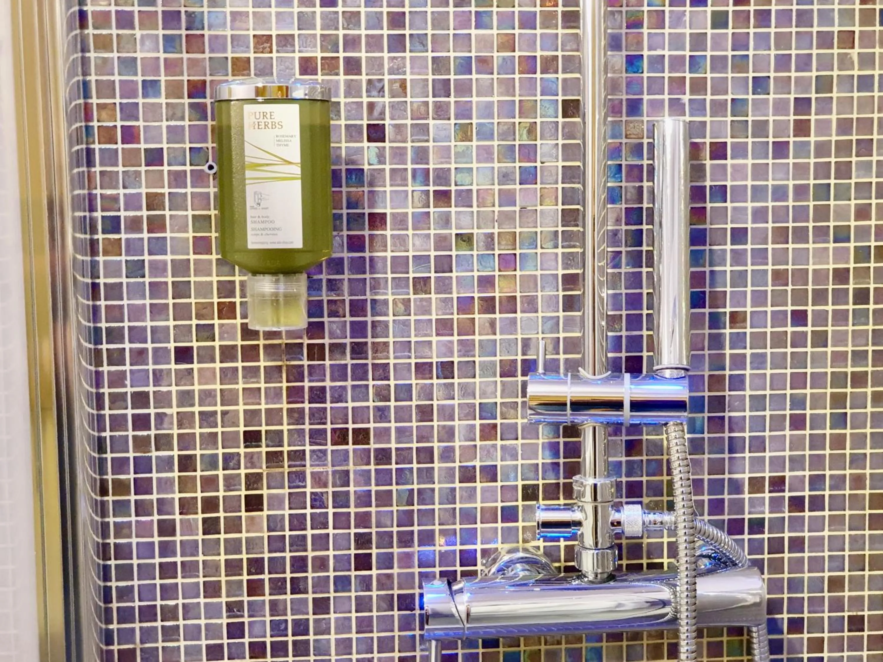 Shower in Hotel Aurora