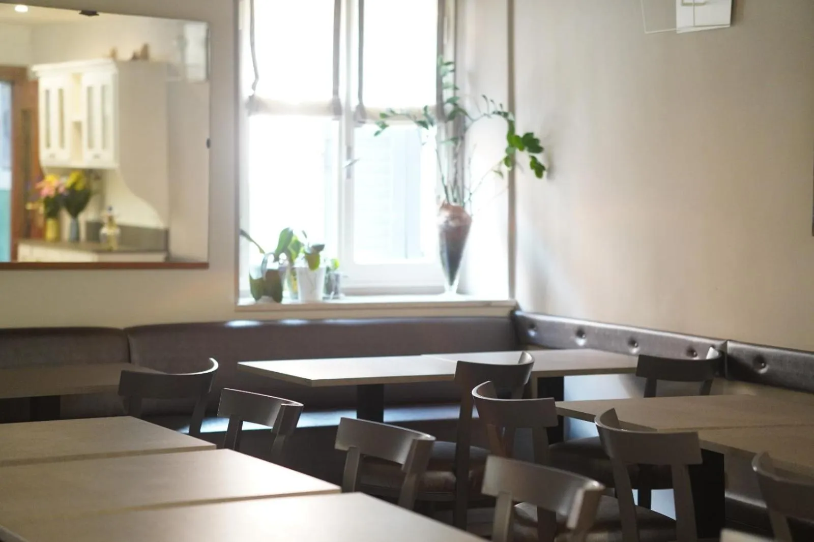 Communal lounge/ TV room in Hotel Aurora