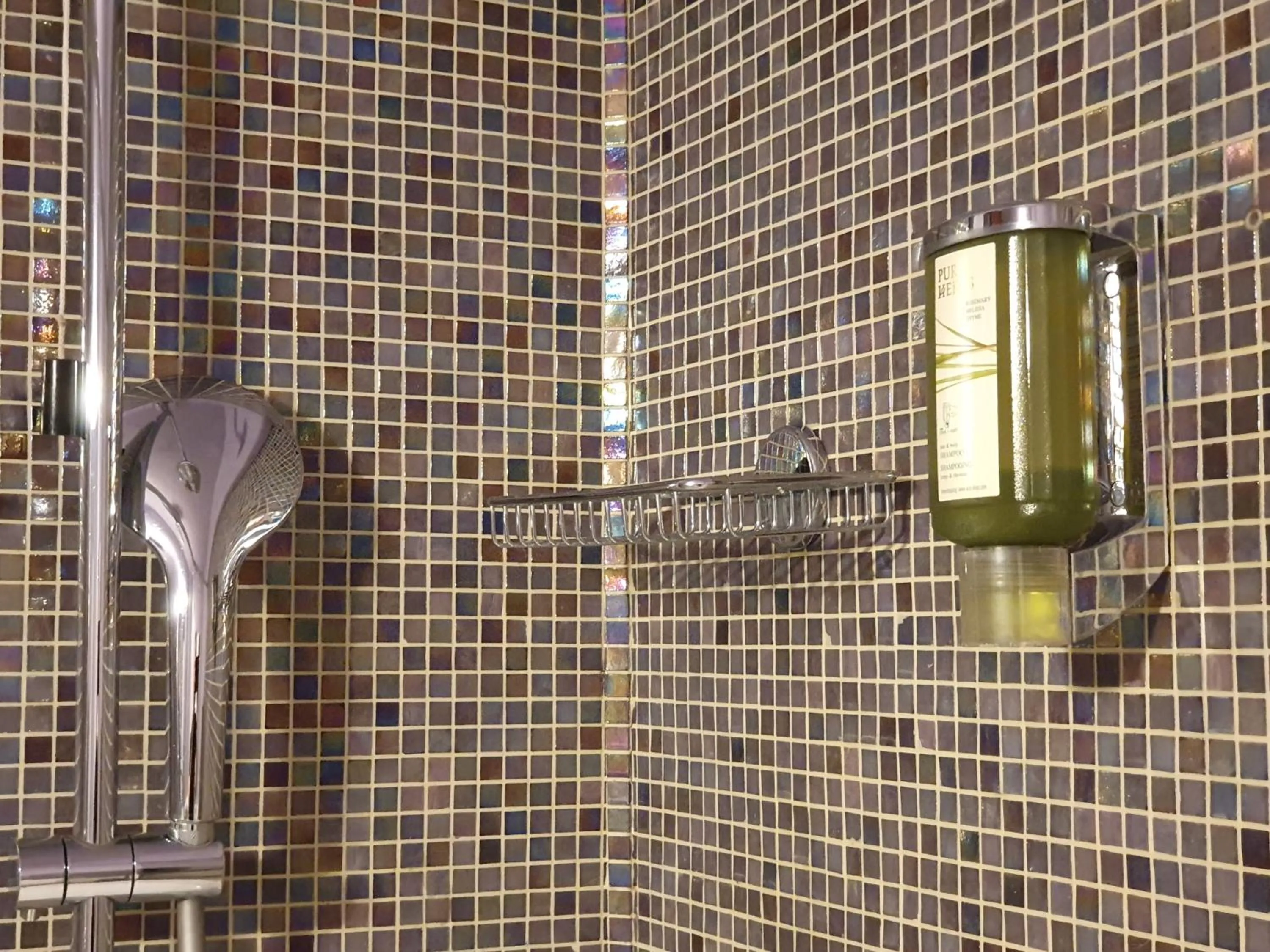 Shower in Hotel Aurora