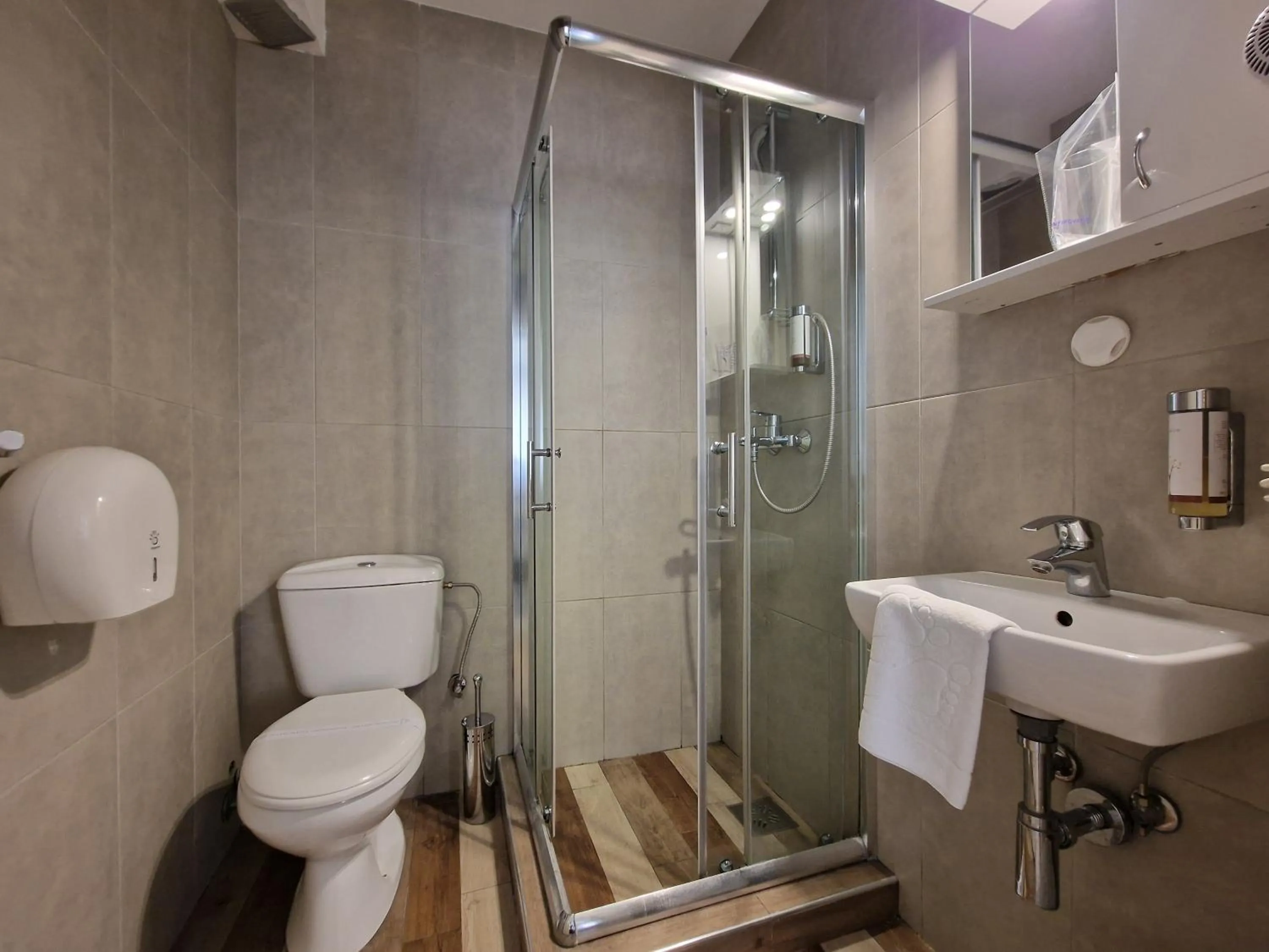 Shower in Garni House 46 Plus