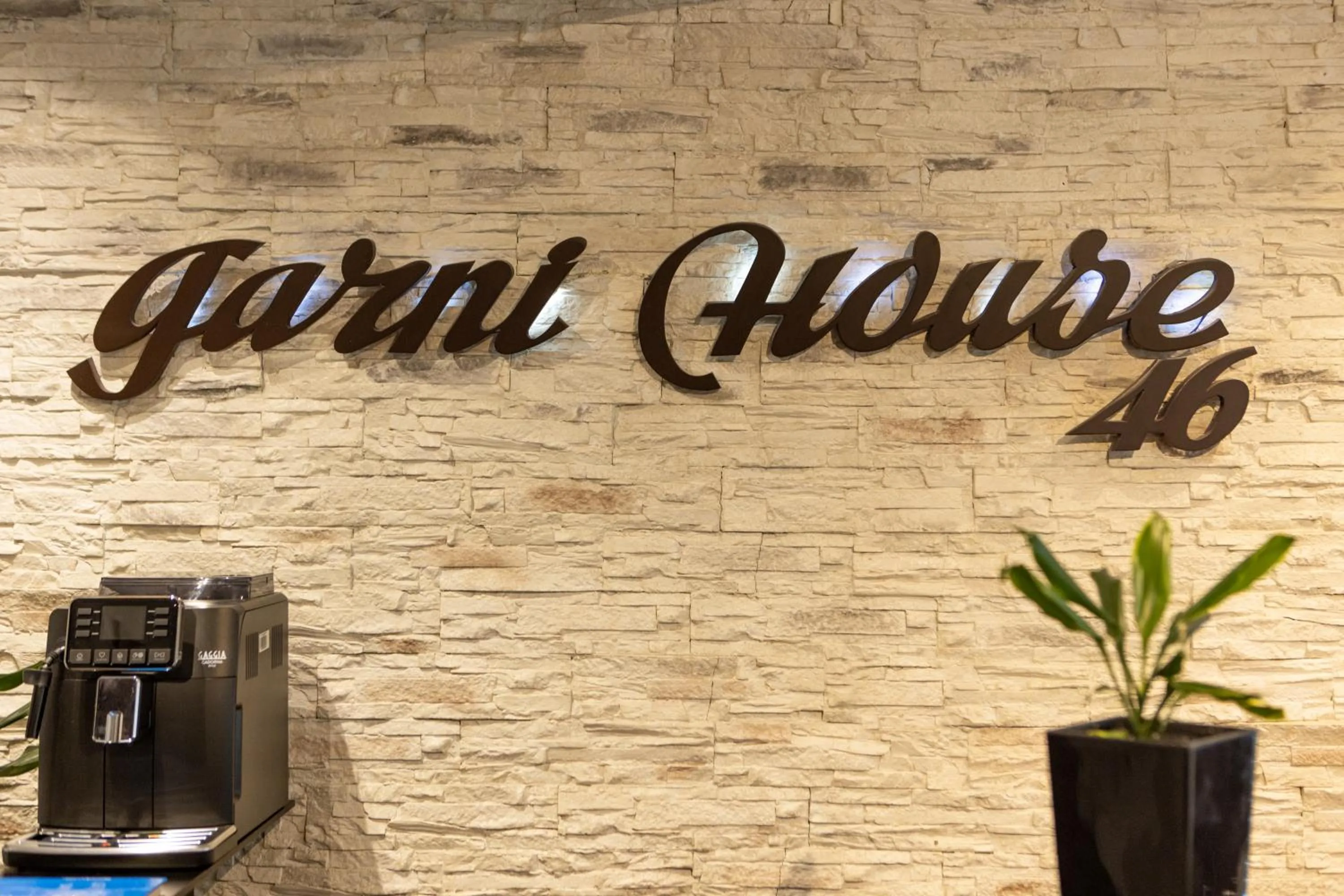 Logo/Certificate/Sign in Garni House 46 Plus