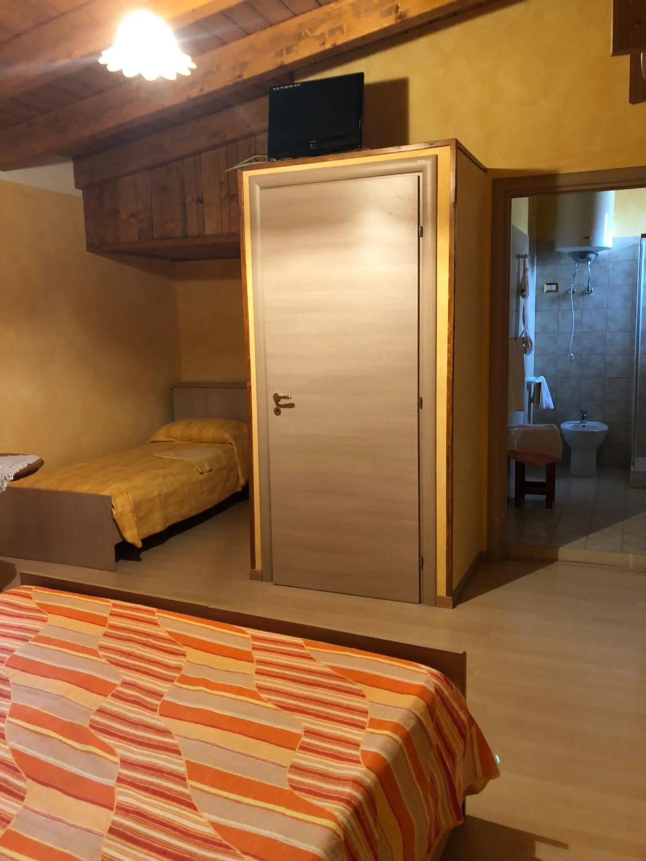 Property building, Bed in B&B Melius