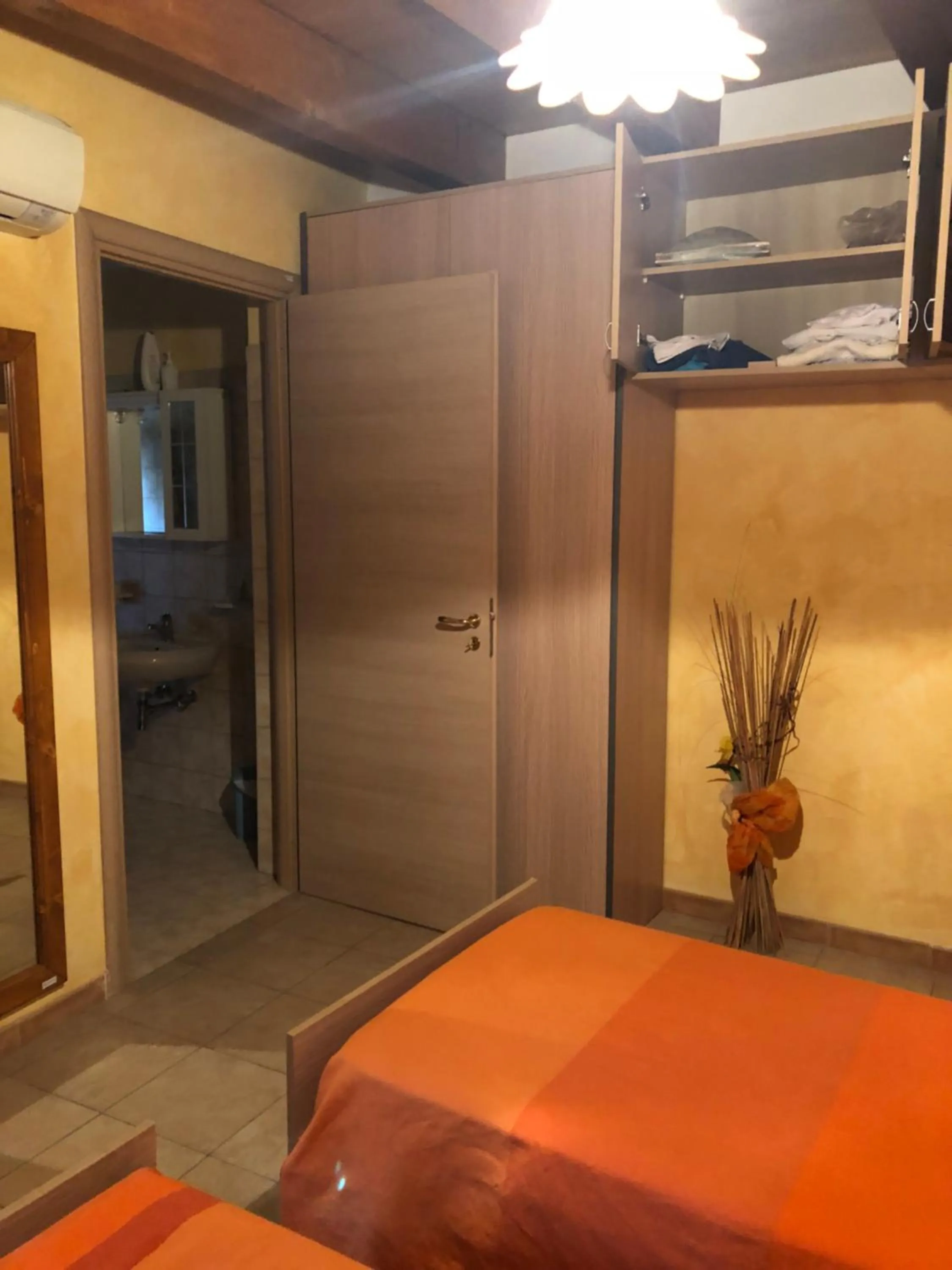 Property building, Bed in B&B Melius