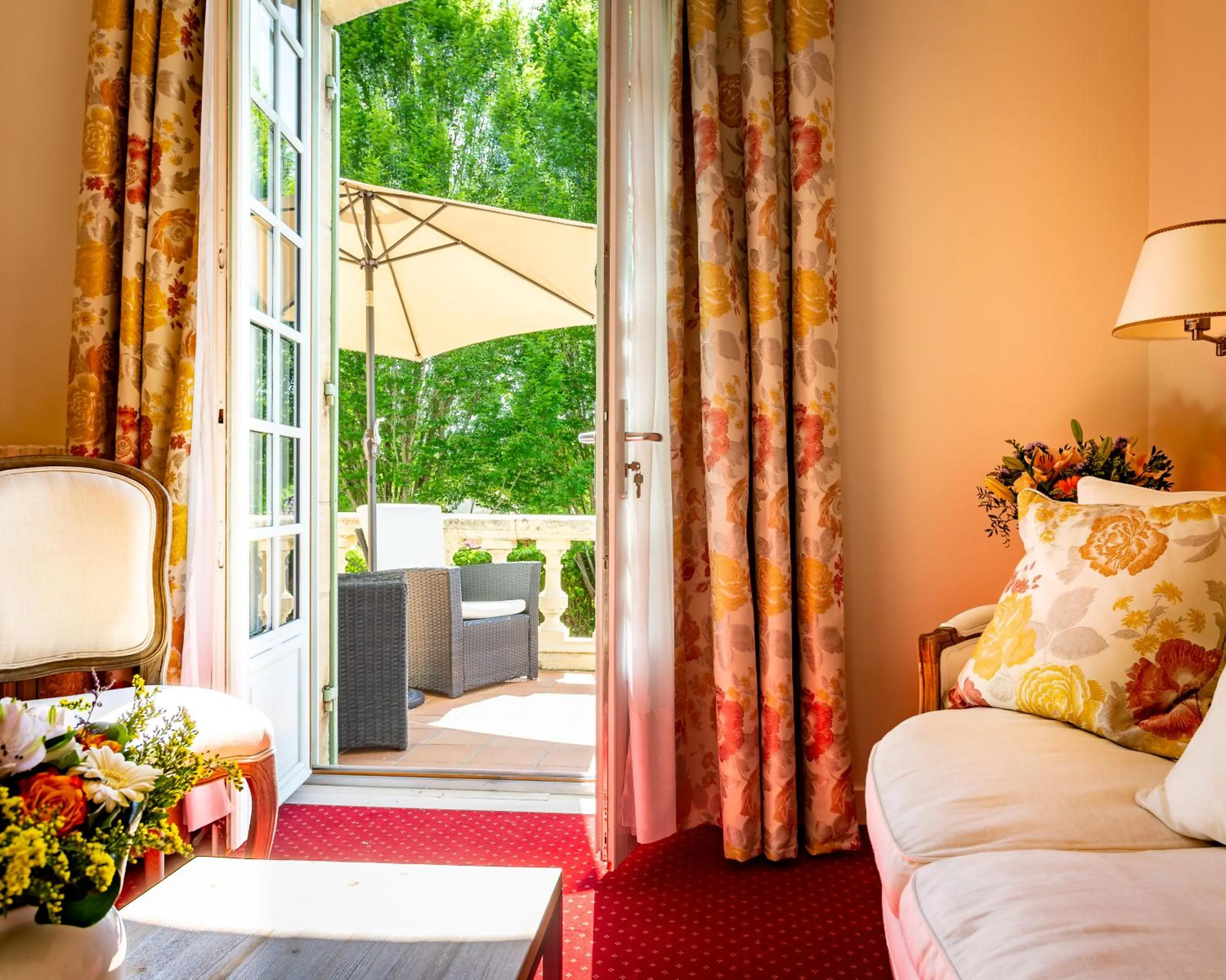 View (from property/room), Bed in Hotel Restaurant Le Centenaire