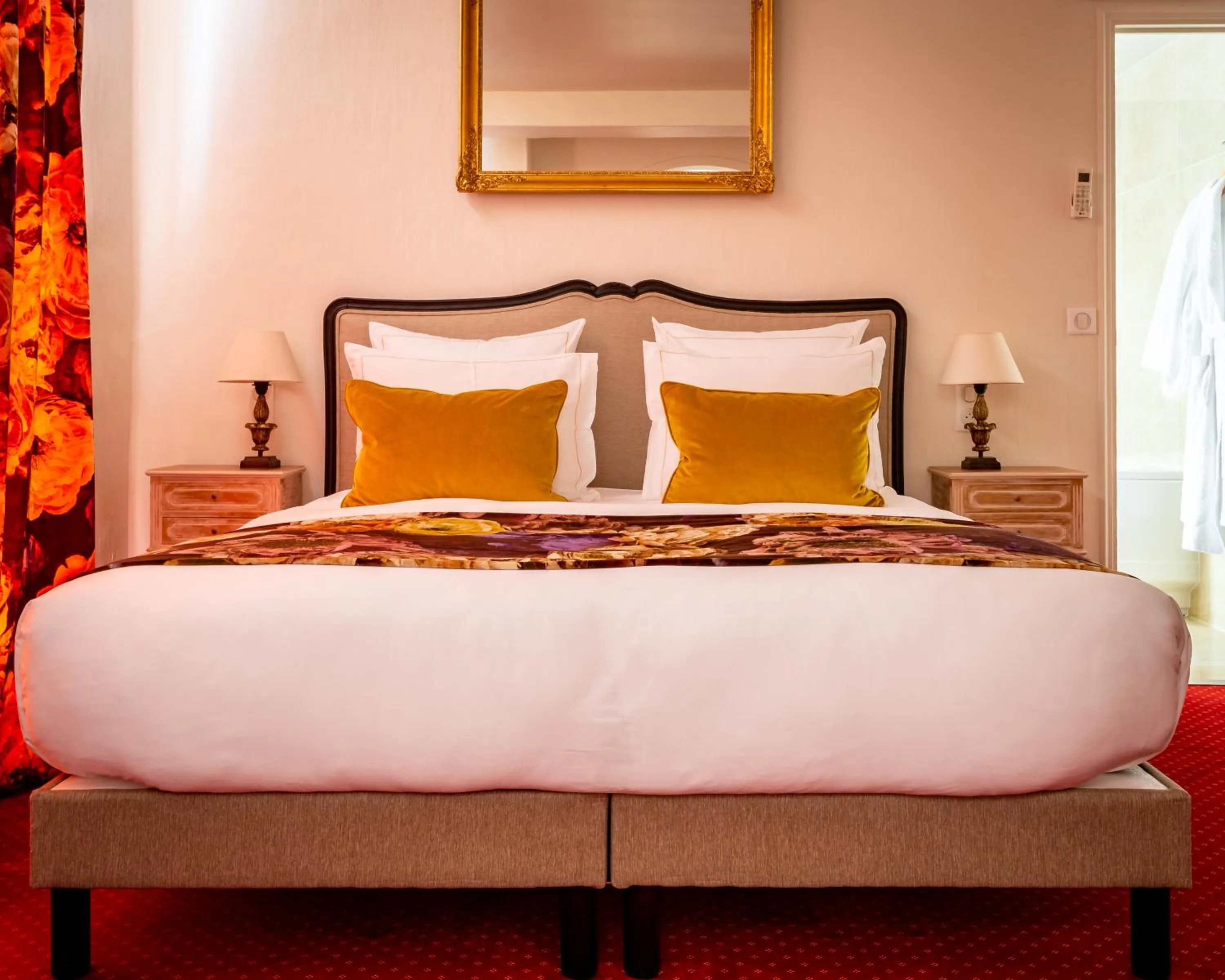 Bed in Hotel Restaurant Le Centenaire