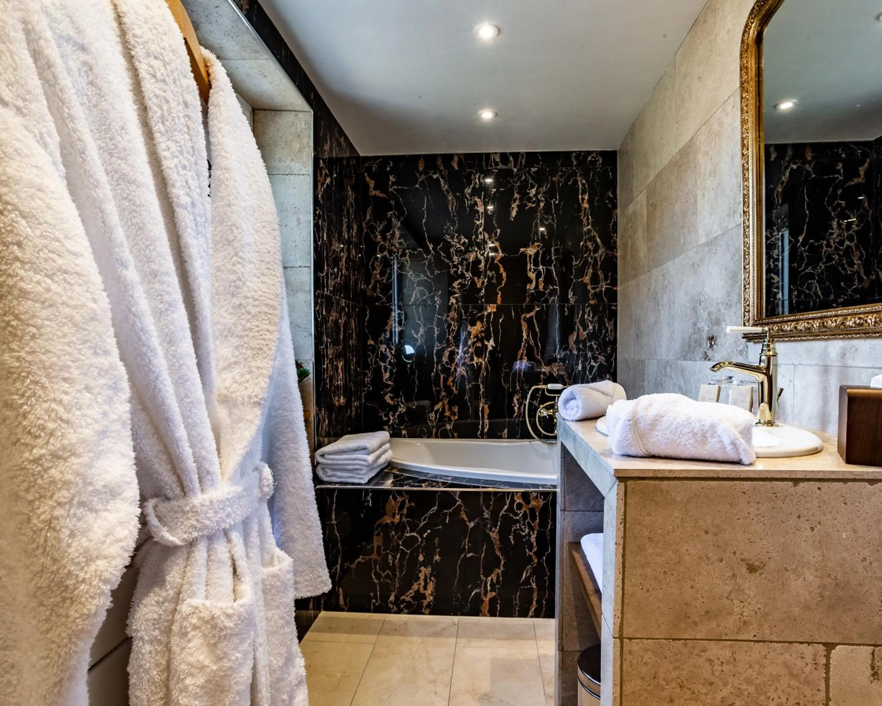 Bathroom in Hotel Restaurant Le Centenaire