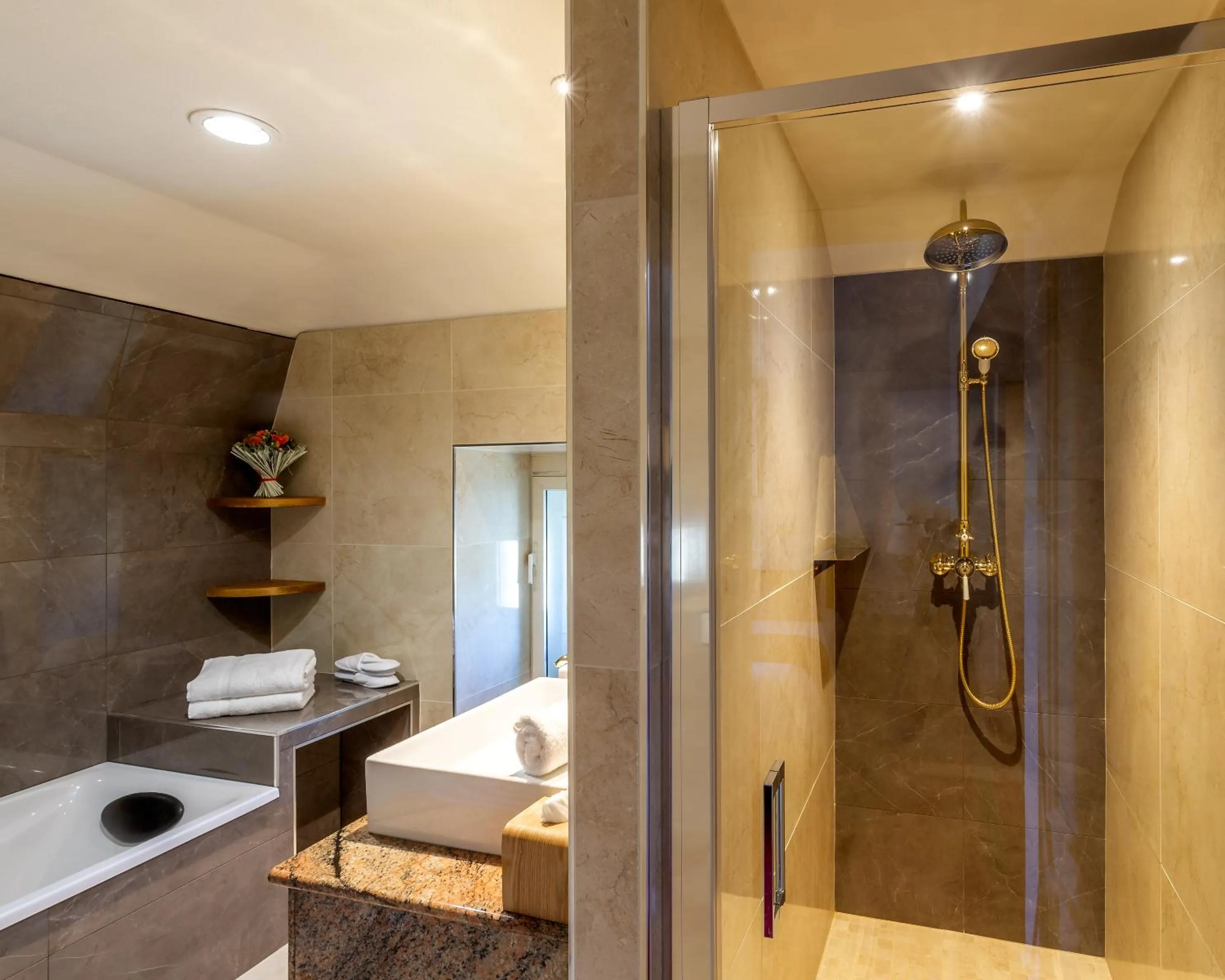 Shower in Hotel Restaurant Le Centenaire