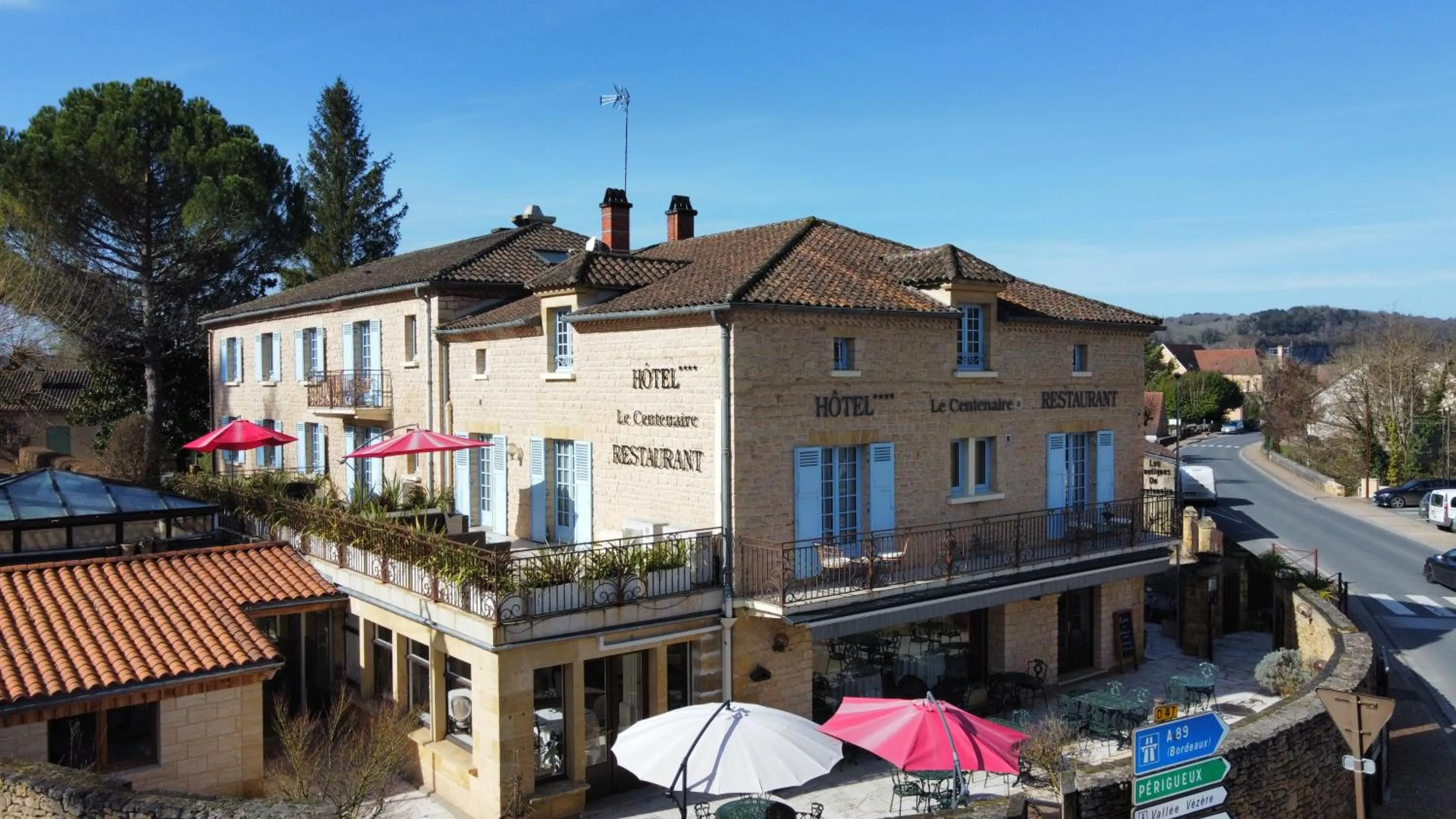 Property building in Hotel Restaurant Le Centenaire