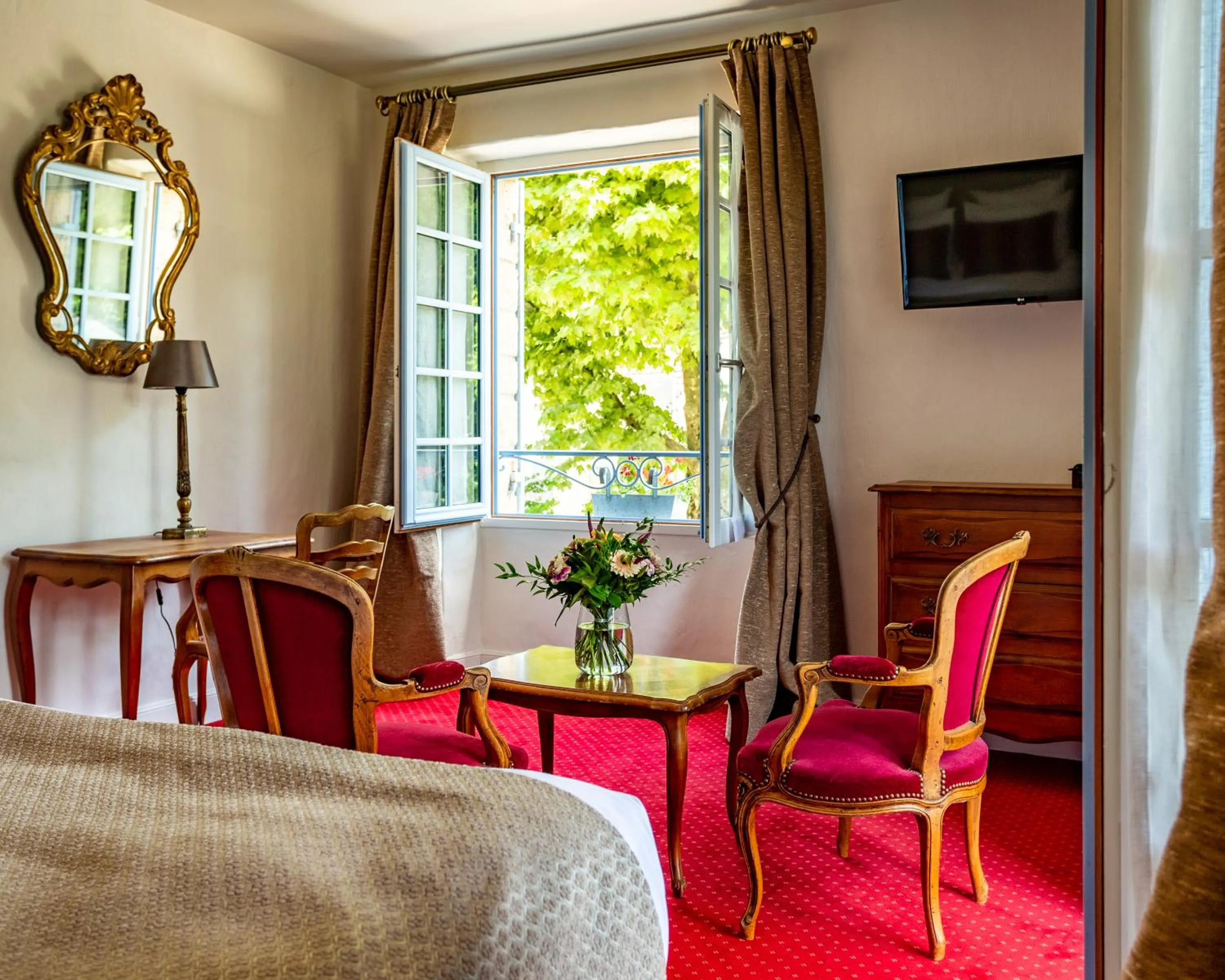 Bed in Hotel Restaurant Le Centenaire