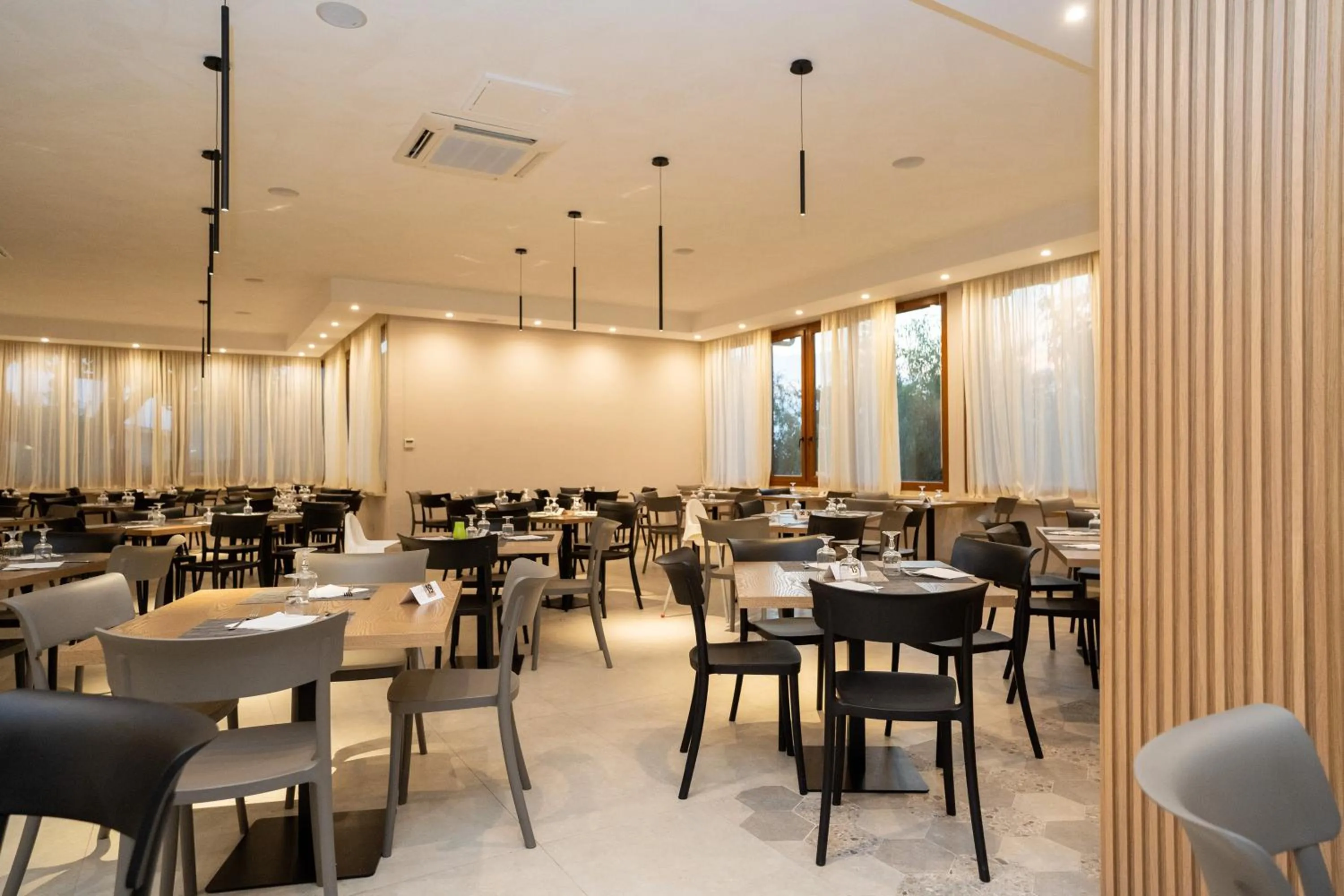 Restaurant/places to eat in Hotel Villaggio Roller Club