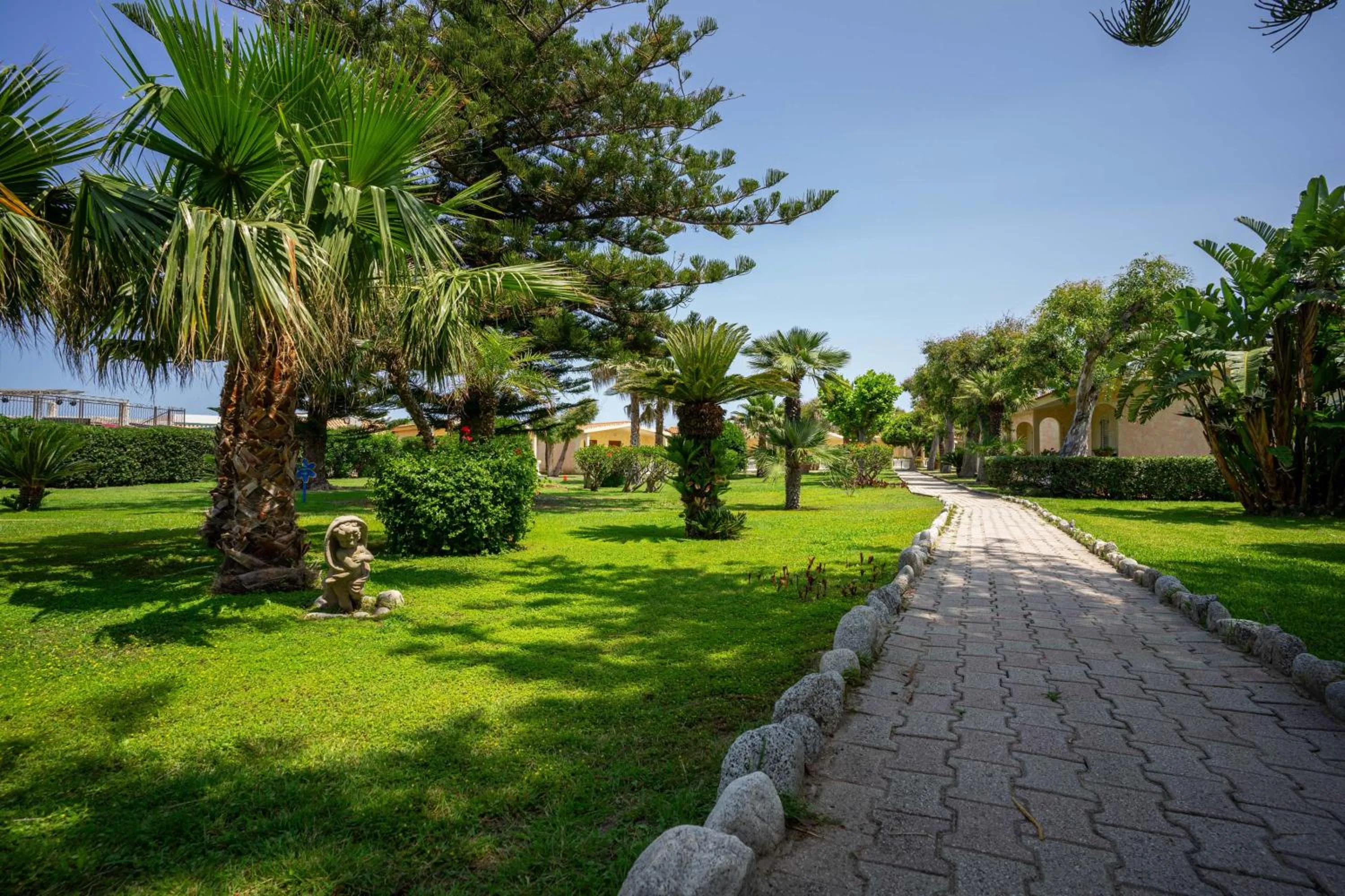 Garden in Hotel Villaggio Roller Club