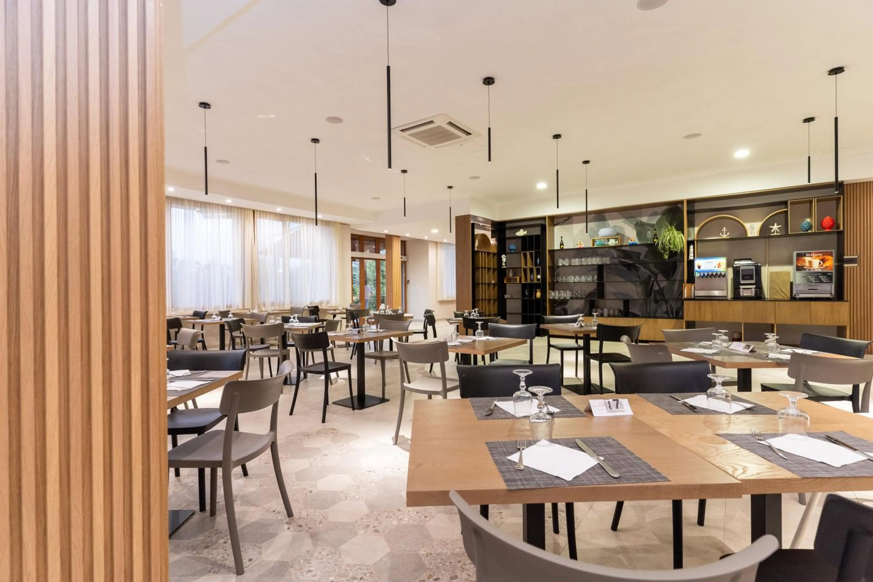Restaurant/places to eat in Hotel Villaggio Roller Club
