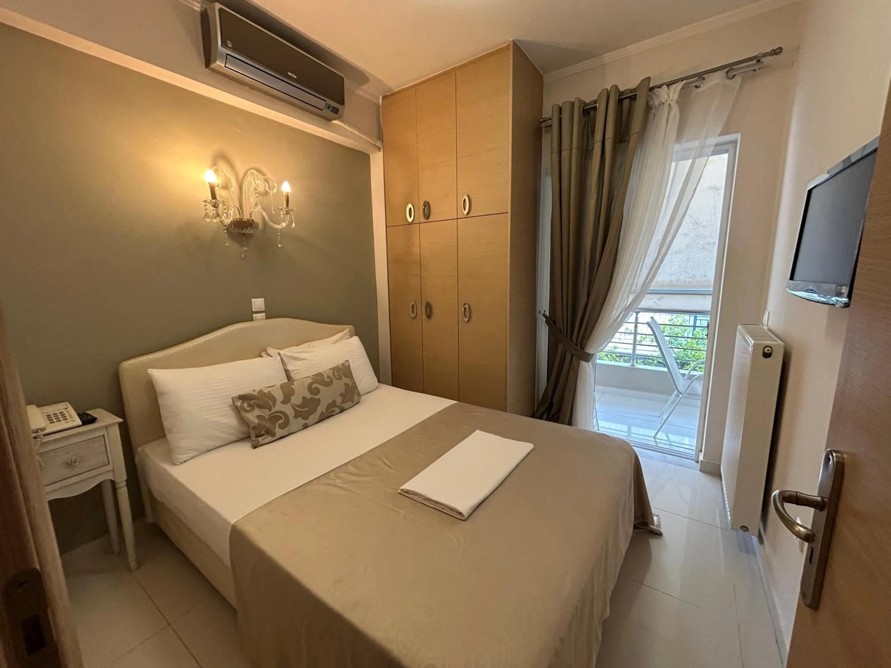 Bed in Palataki Residence