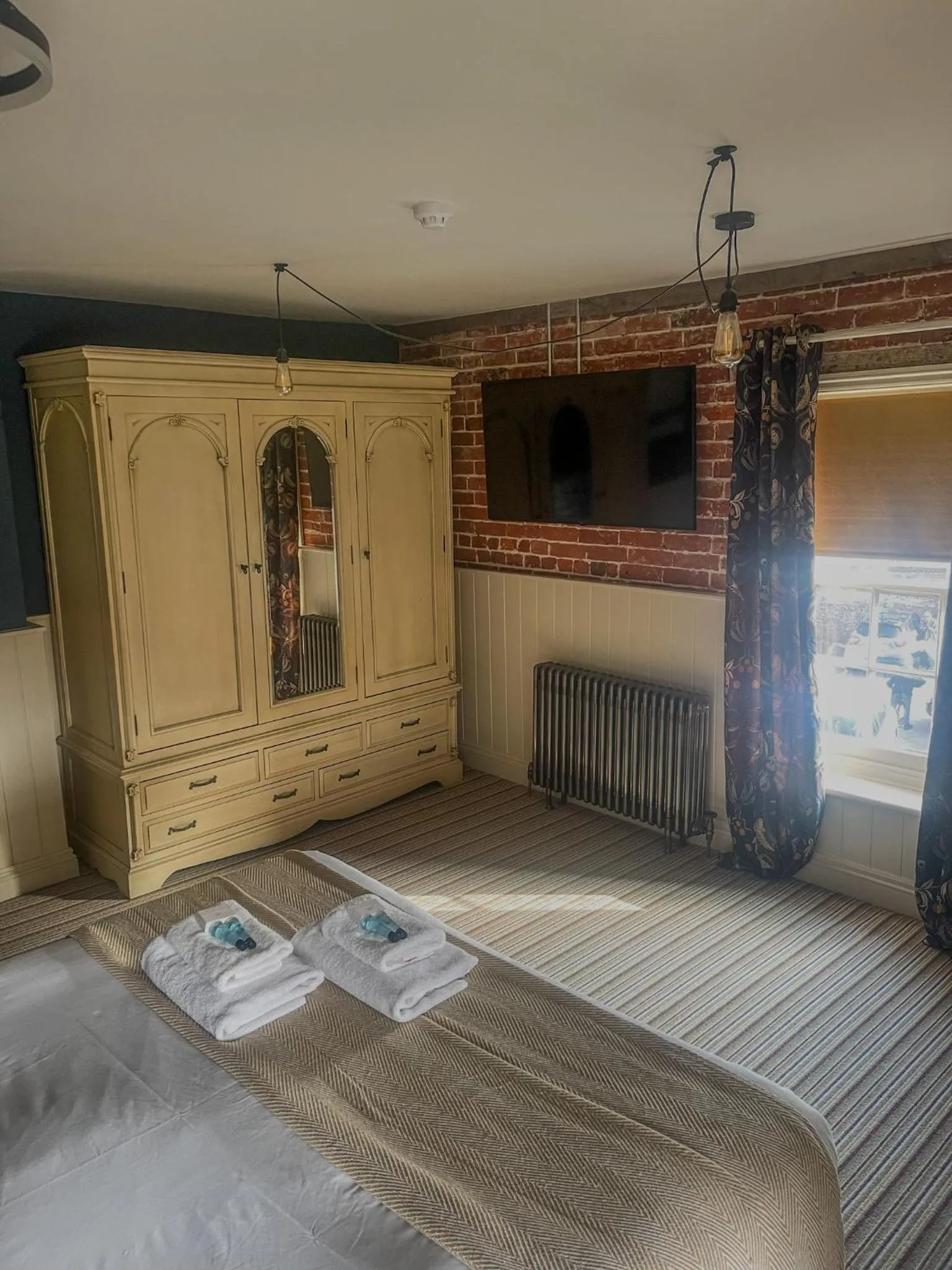 Bed in The White Horse Hotel