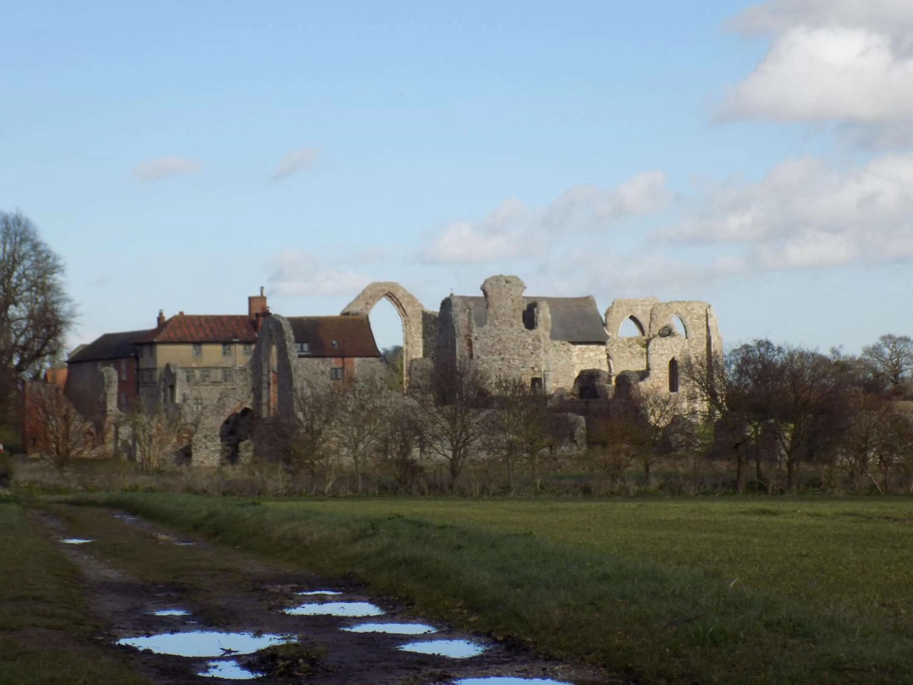 Nearby landmark in The White Horse Hotel