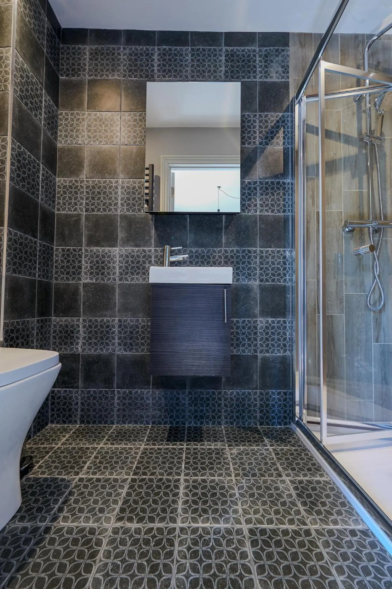 Shower in The White Horse Hotel