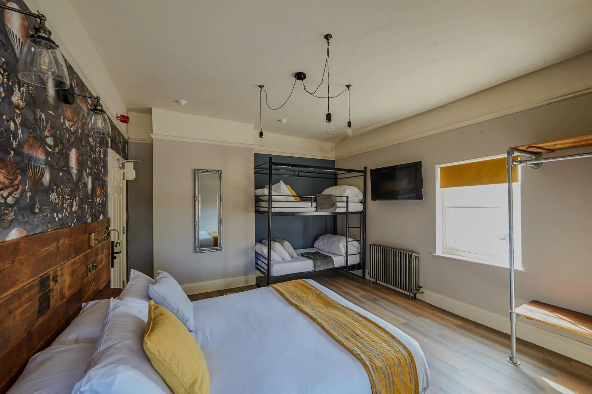 bunk bed, Bed in The White Horse Hotel