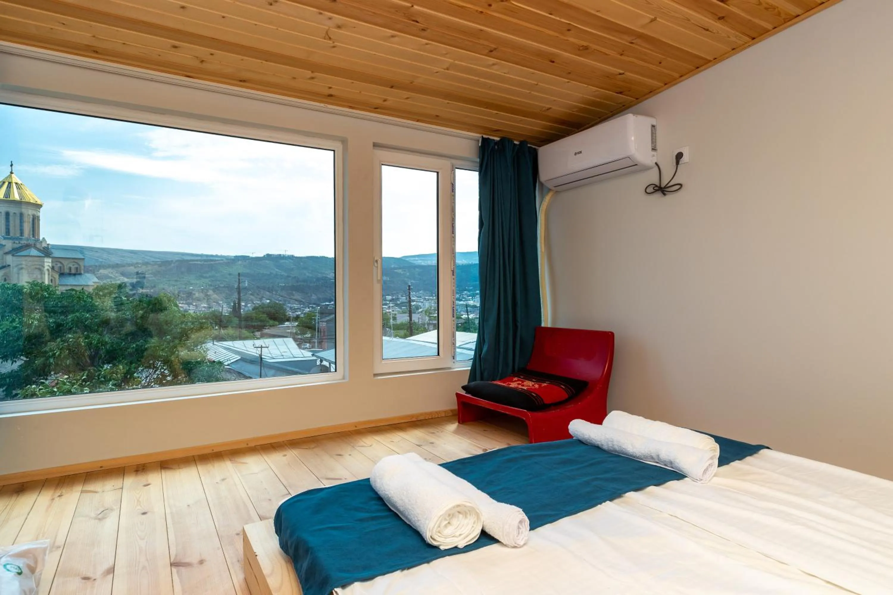 City view, Bed in Giorgi's apartment