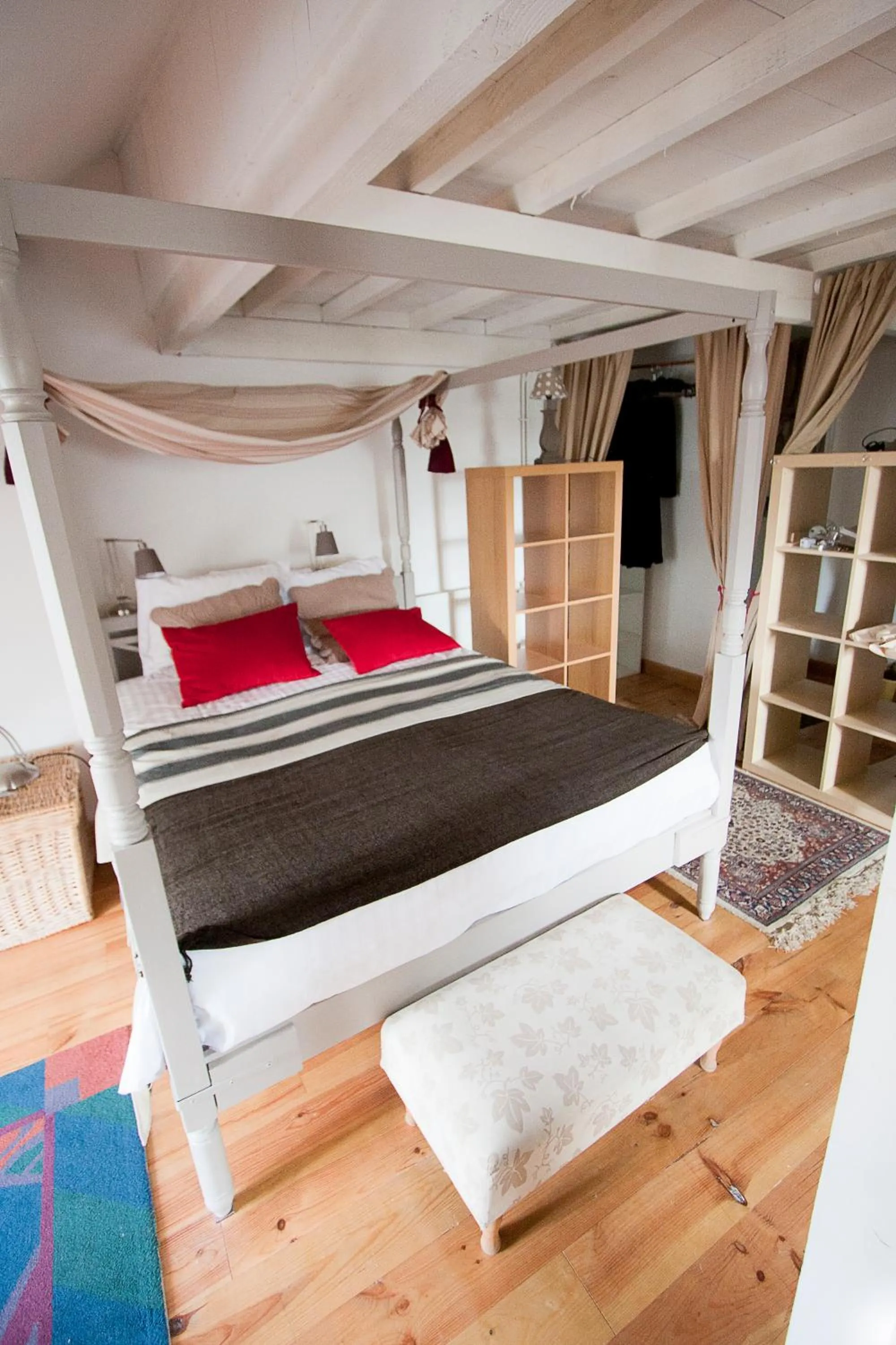Photo of the whole room, Bed in Les Trois Maillets, Monument Historique