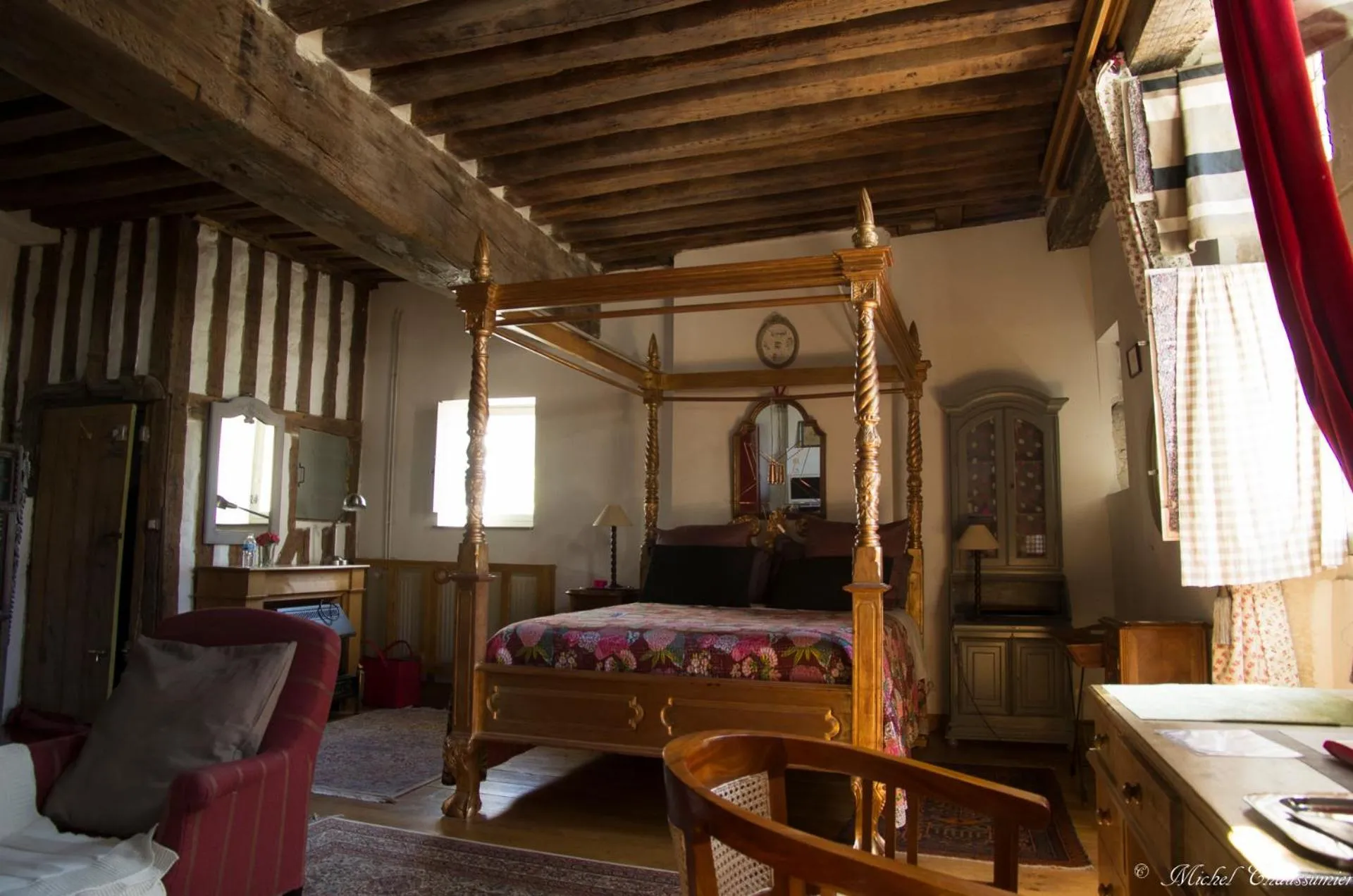 Bed in Les Trois Maillets, Monument Historique