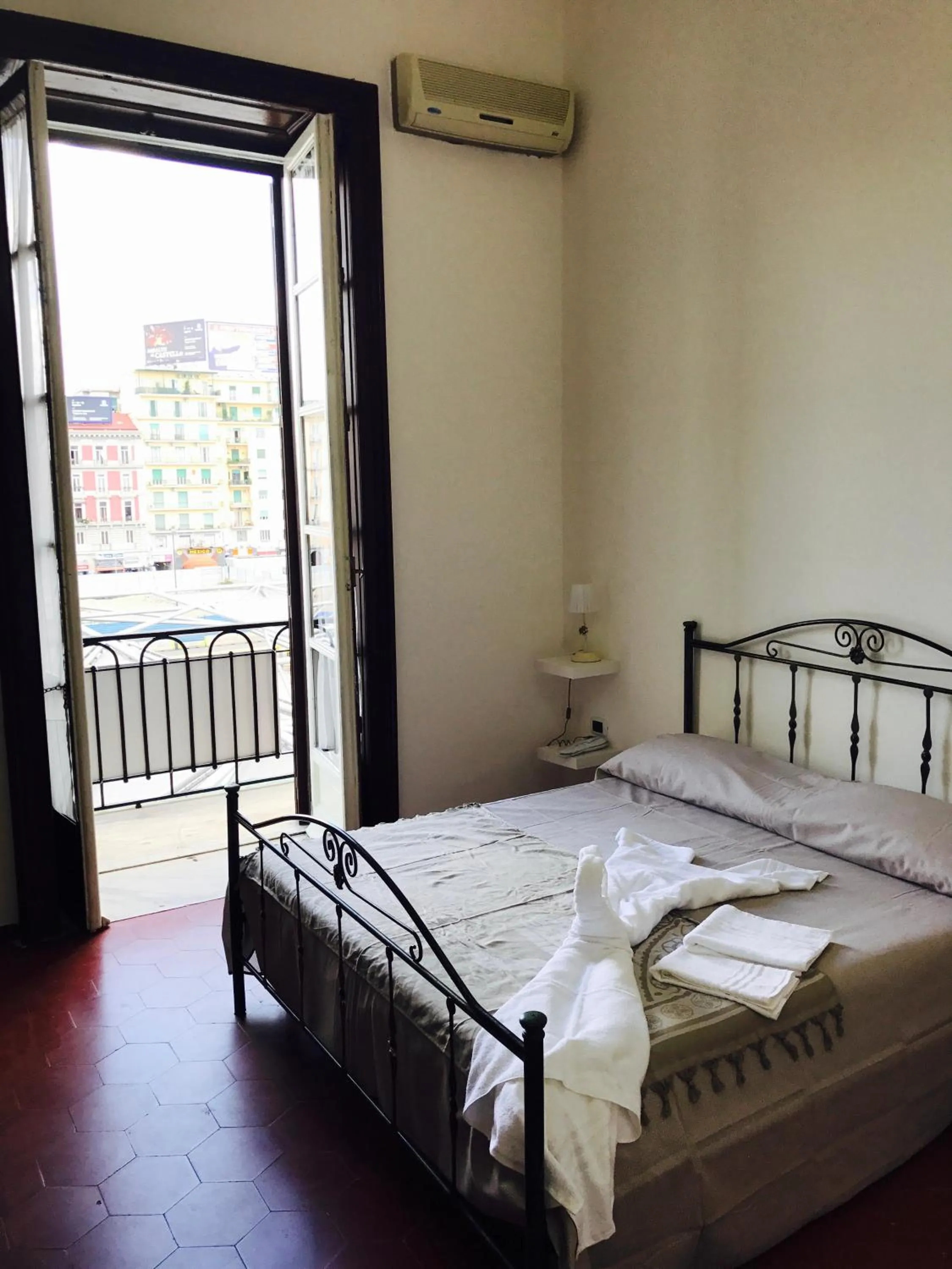 Bed in Parthenope's home