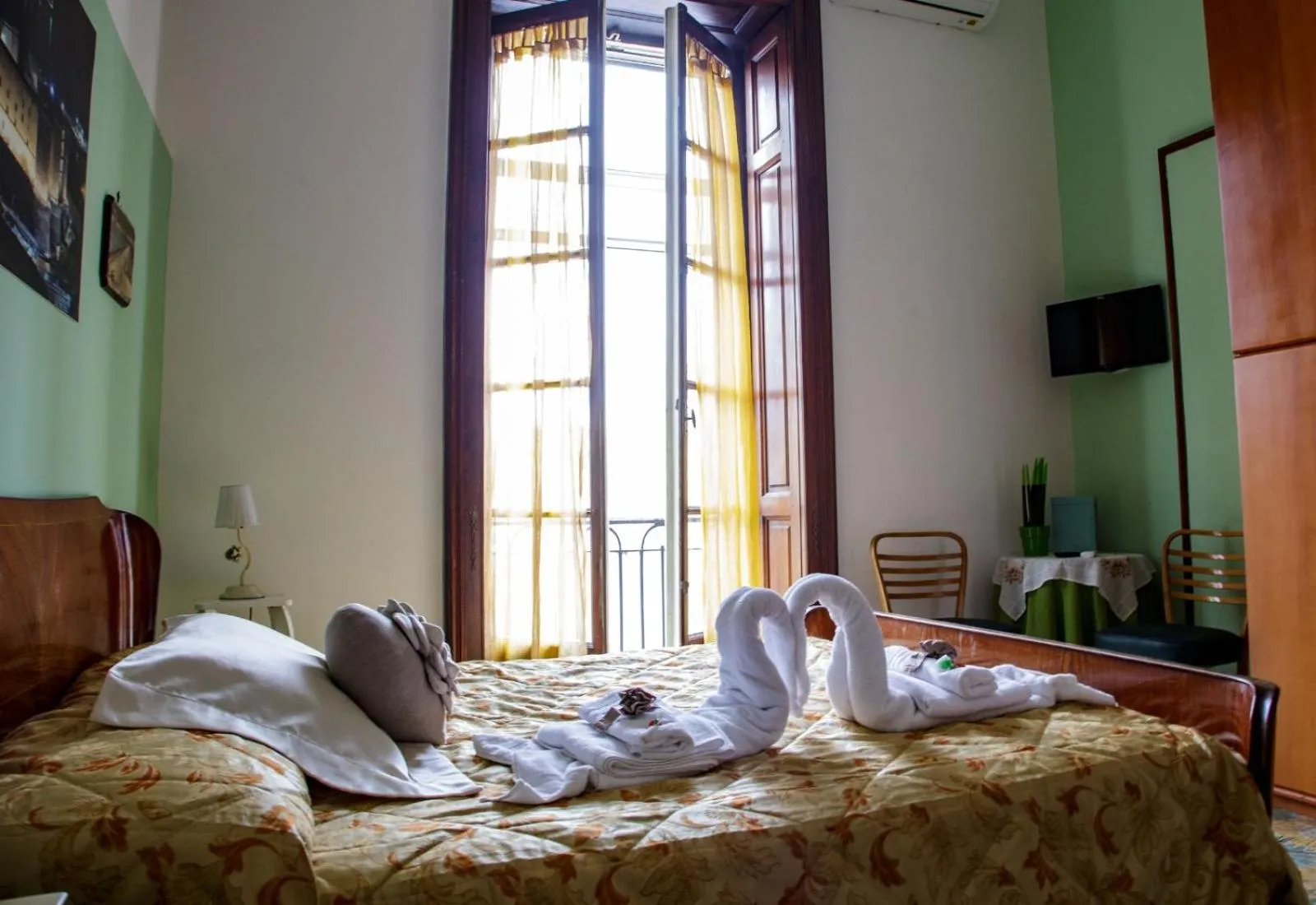 Bed in Parthenope's home