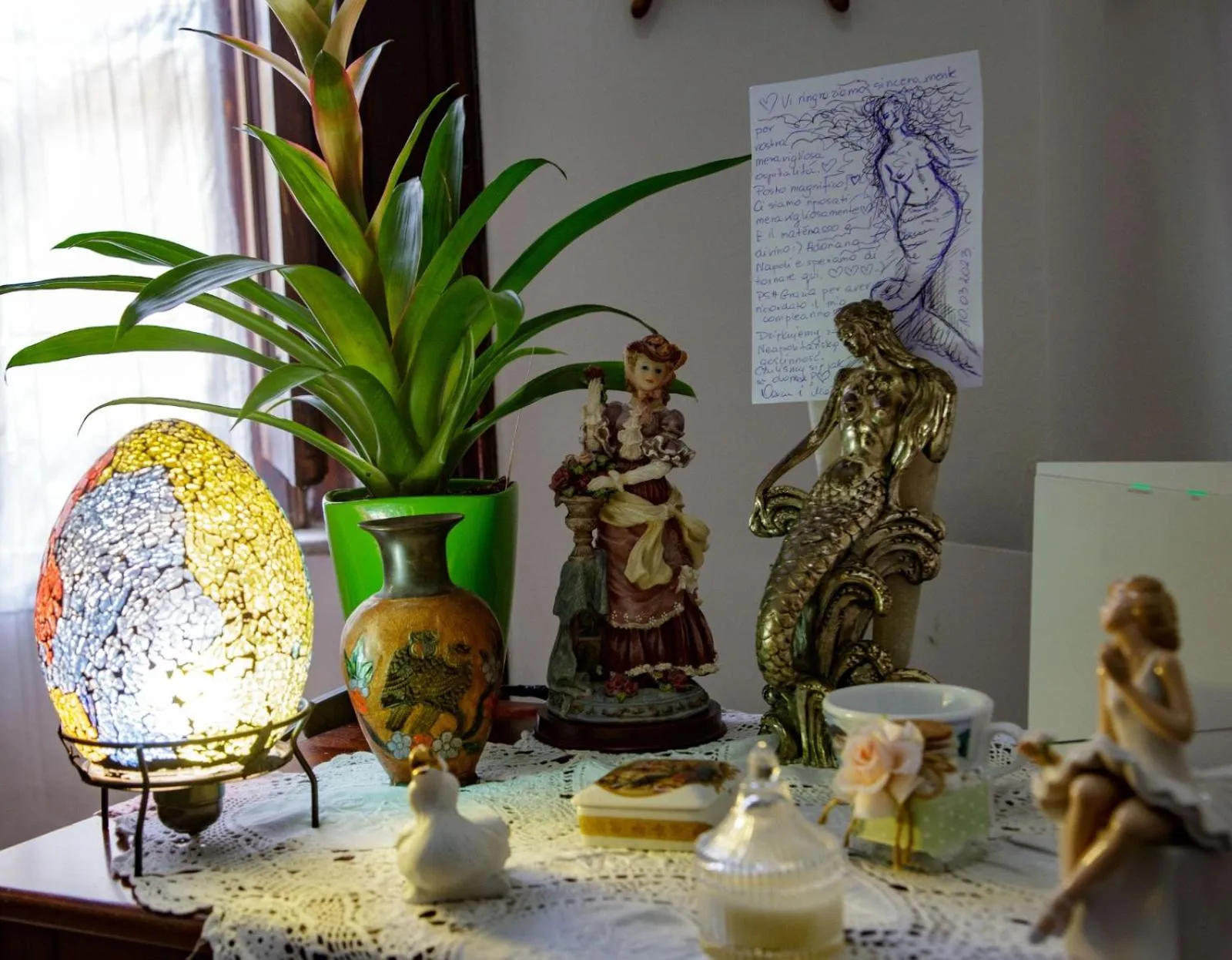 Decorative detail in Parthenope's home