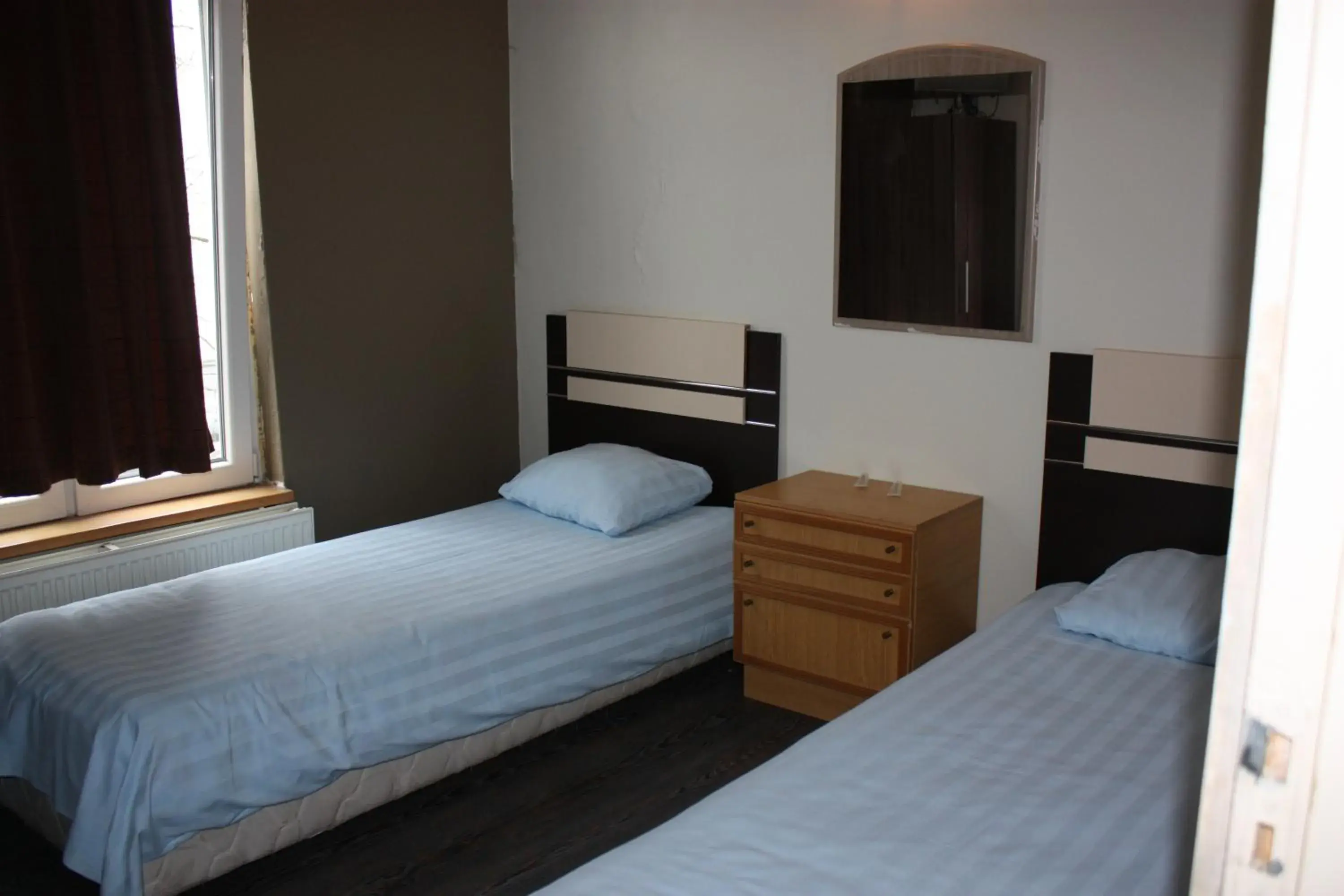 Double Room with Shared Bathroom in Hotel Sansa Double Room with Shared Bathroom in Hotel Sansa