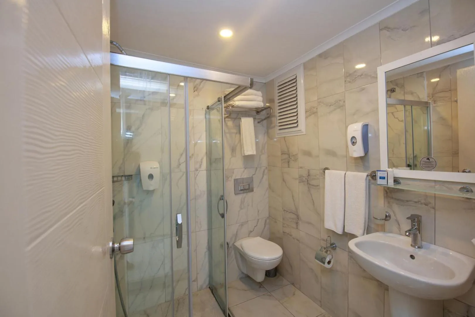 Shower in Hotel Meri All inclusive