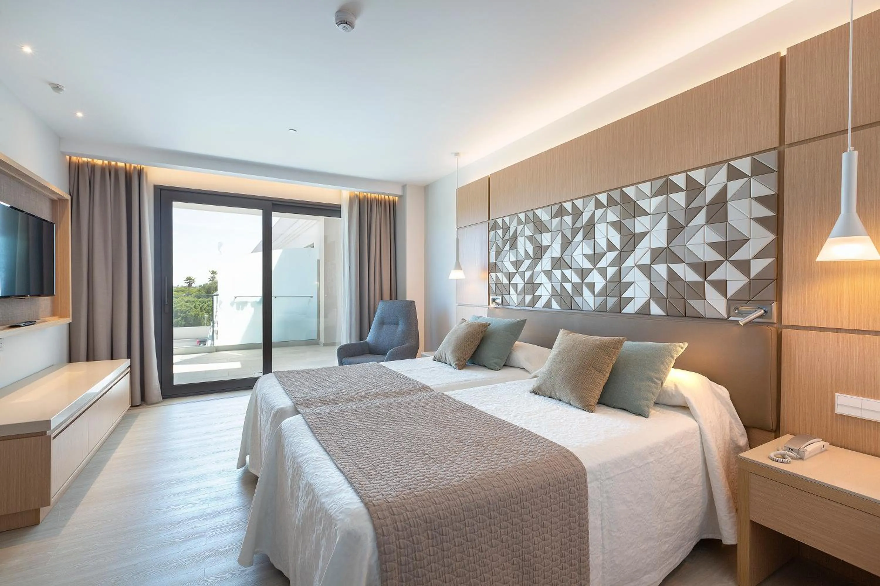 Bed in Hipotels Barrosa Park