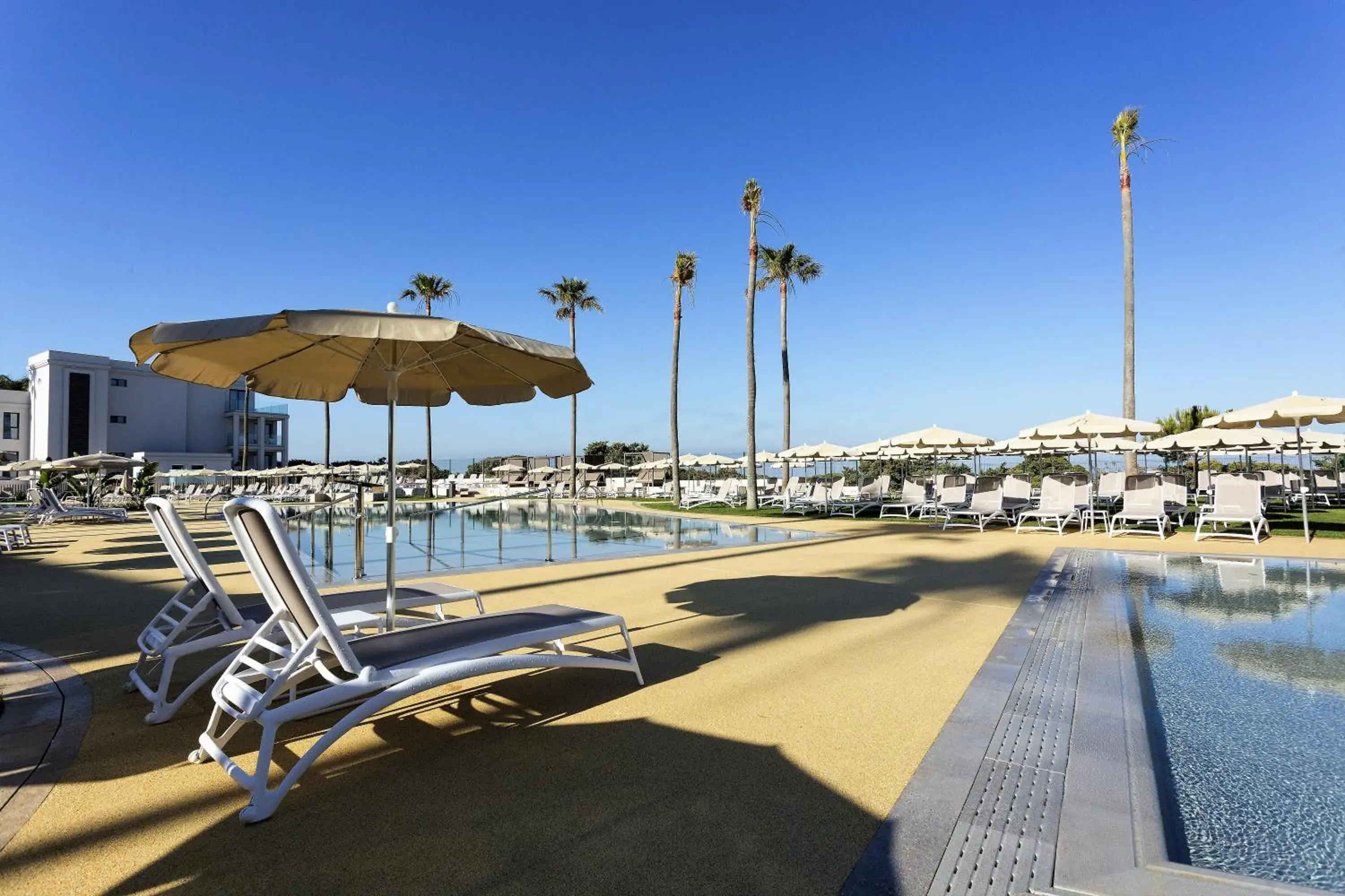 Pool view in Hipotels Barrosa Park Pool view in Hipotels Barrosa Park