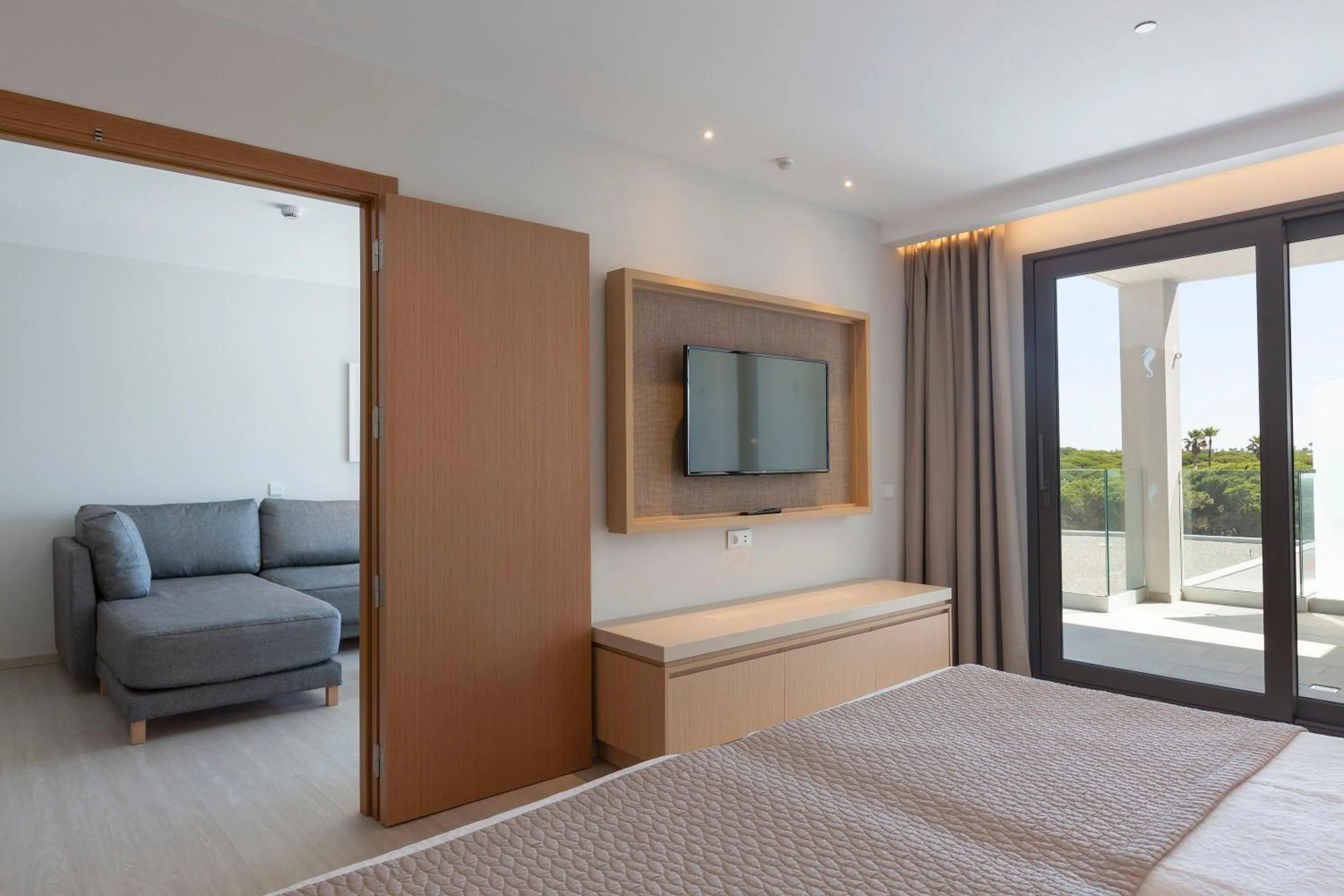 TV and multimedia, Bed in Hipotels Barrosa Park