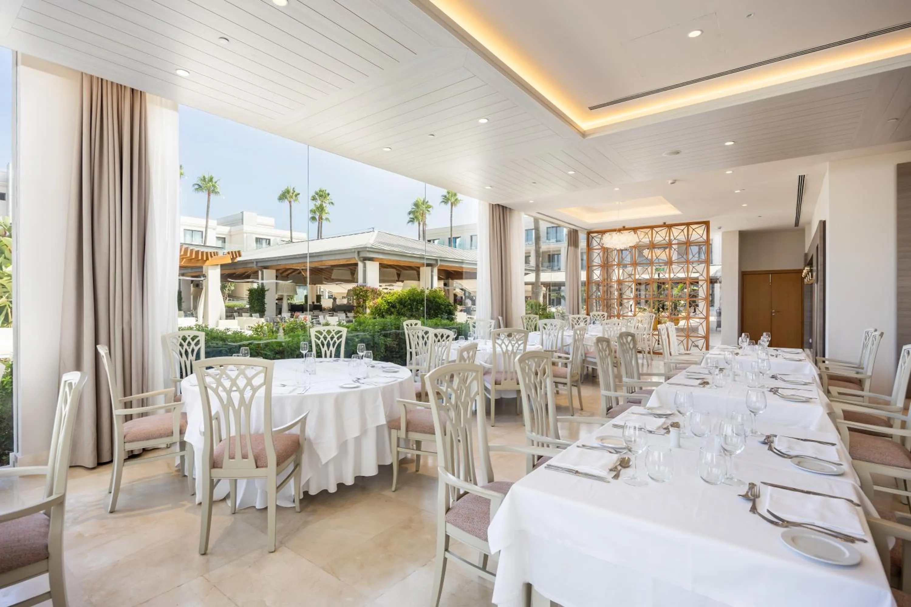 Restaurant/places to eat in Hipotels Barrosa Park