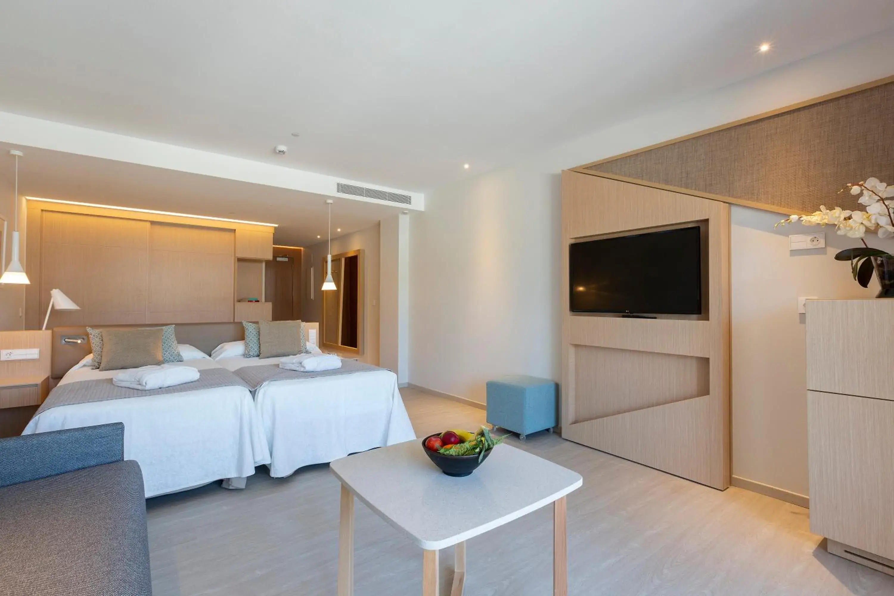 Property building, Bed in Hipotels Barrosa Park Property building, Bed in Hipotels Barrosa Park