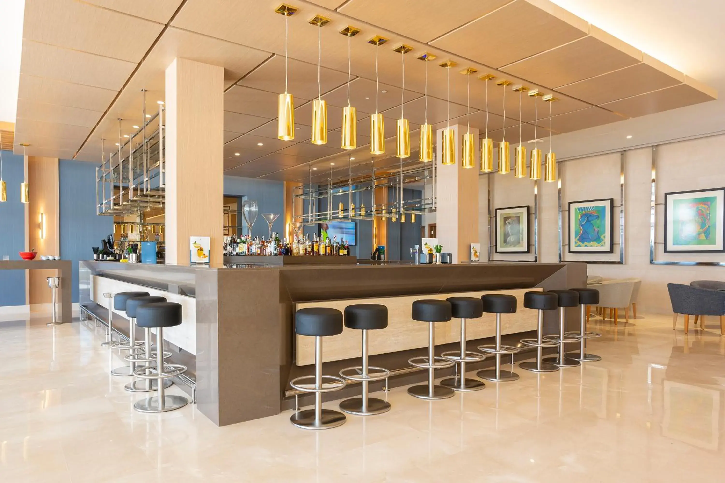 Lounge or bar in Hipotels Barrosa Park Lounge or bar in Hipotels Barrosa Park