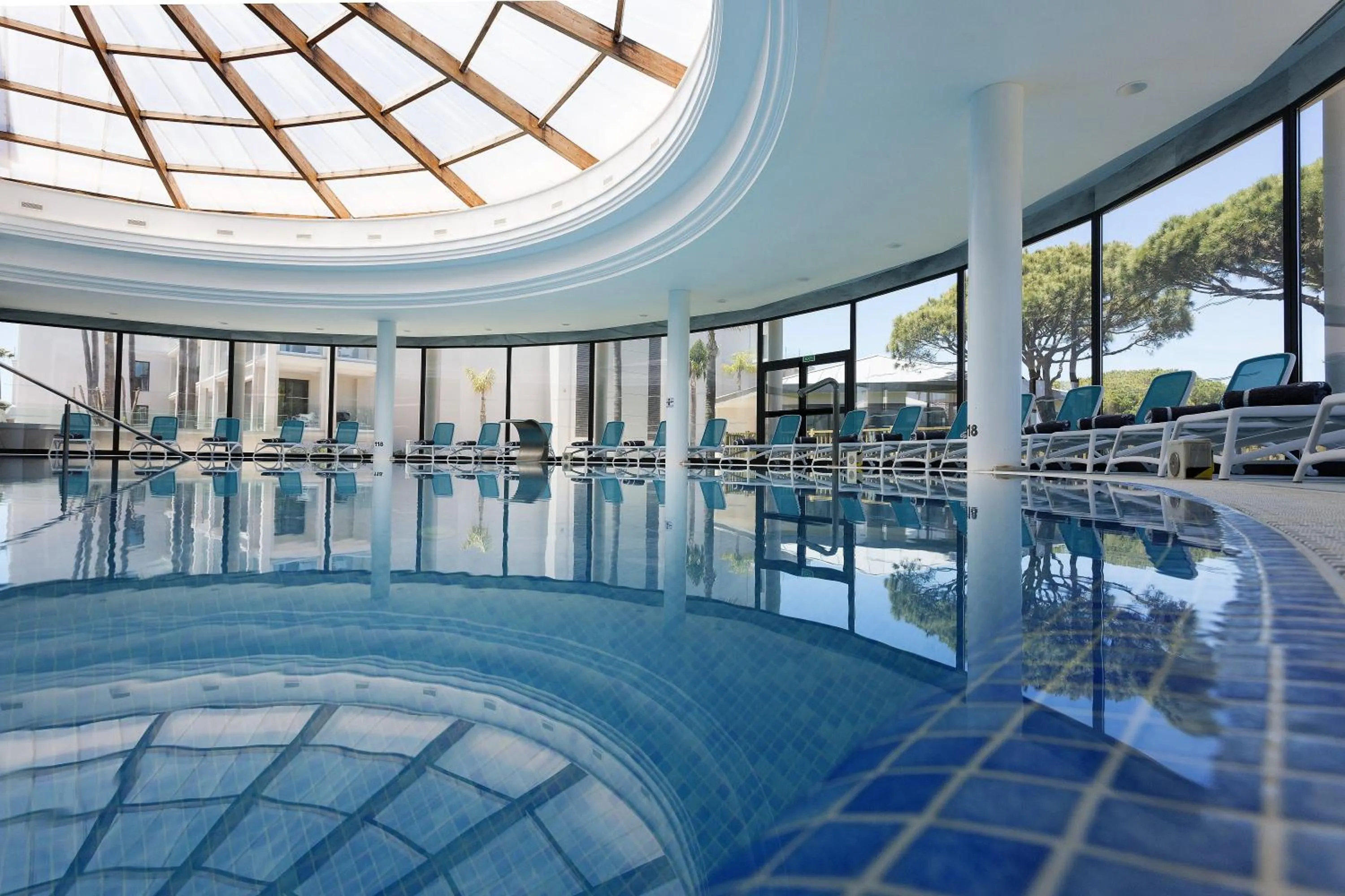 Swimming pool in Hipotels Barrosa Park