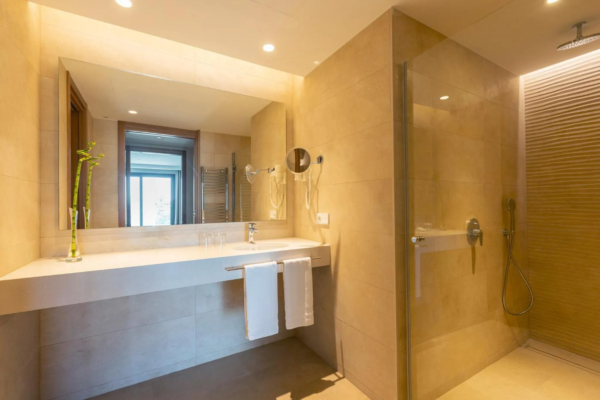 Shower in Hipotels Barrosa Park