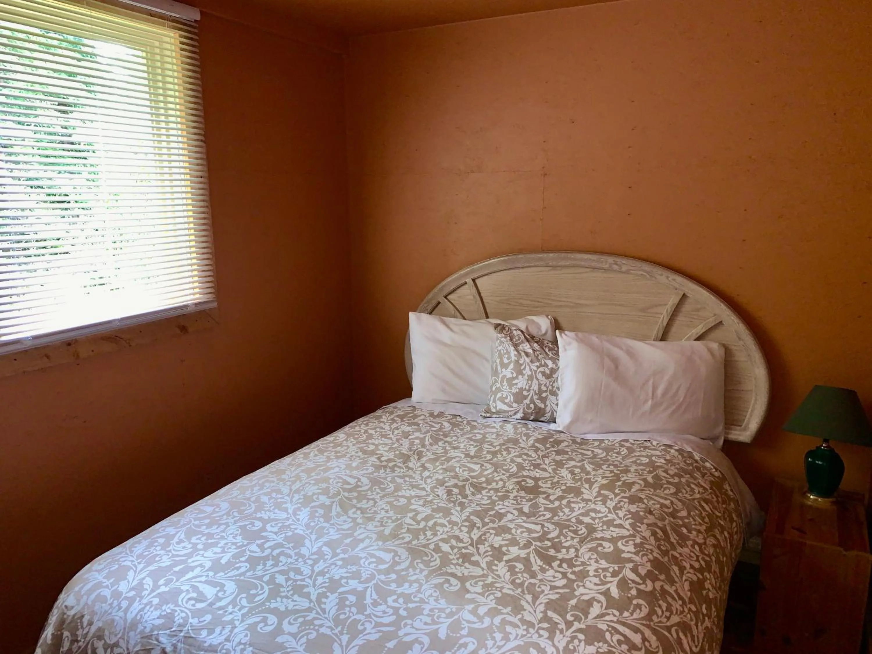 Bed in Schott's Lake Conference & Resort