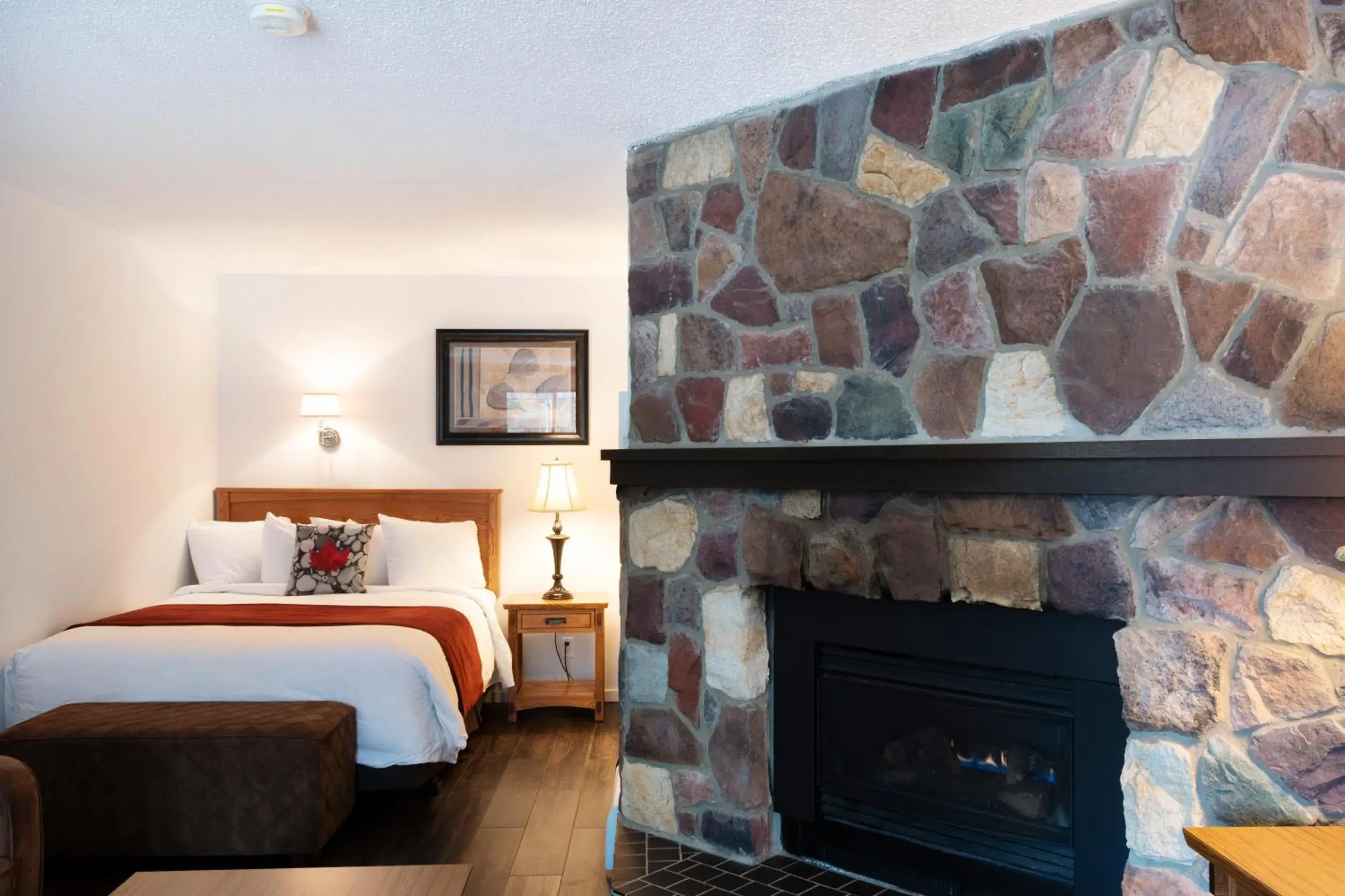 Deluxe Queen Suite in Schott's Lake Conference & Resort Deluxe Queen Suite in Schott's Lake Conference & Resort