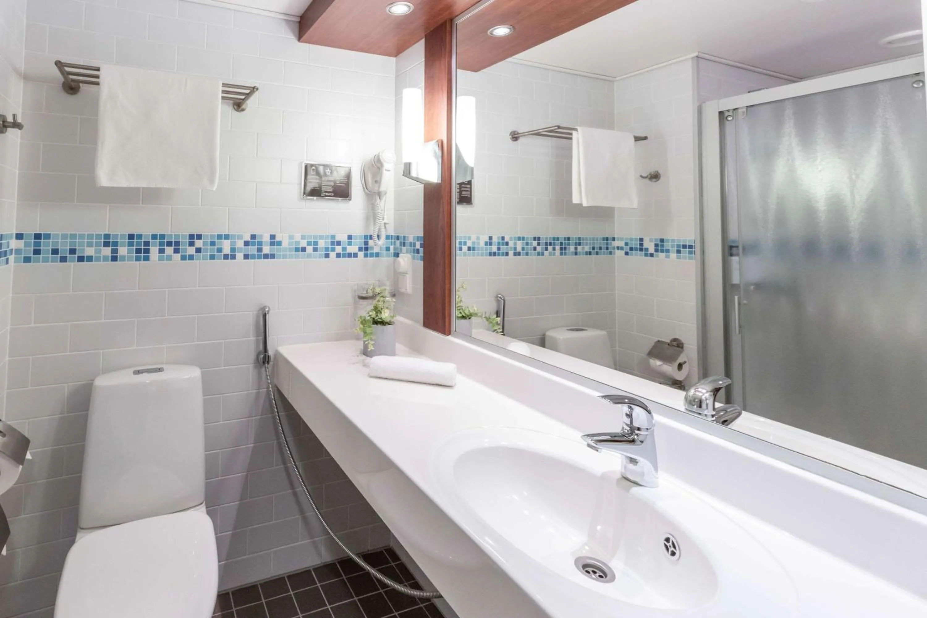 Bathroom in Scandic Tampere Koskipuisto