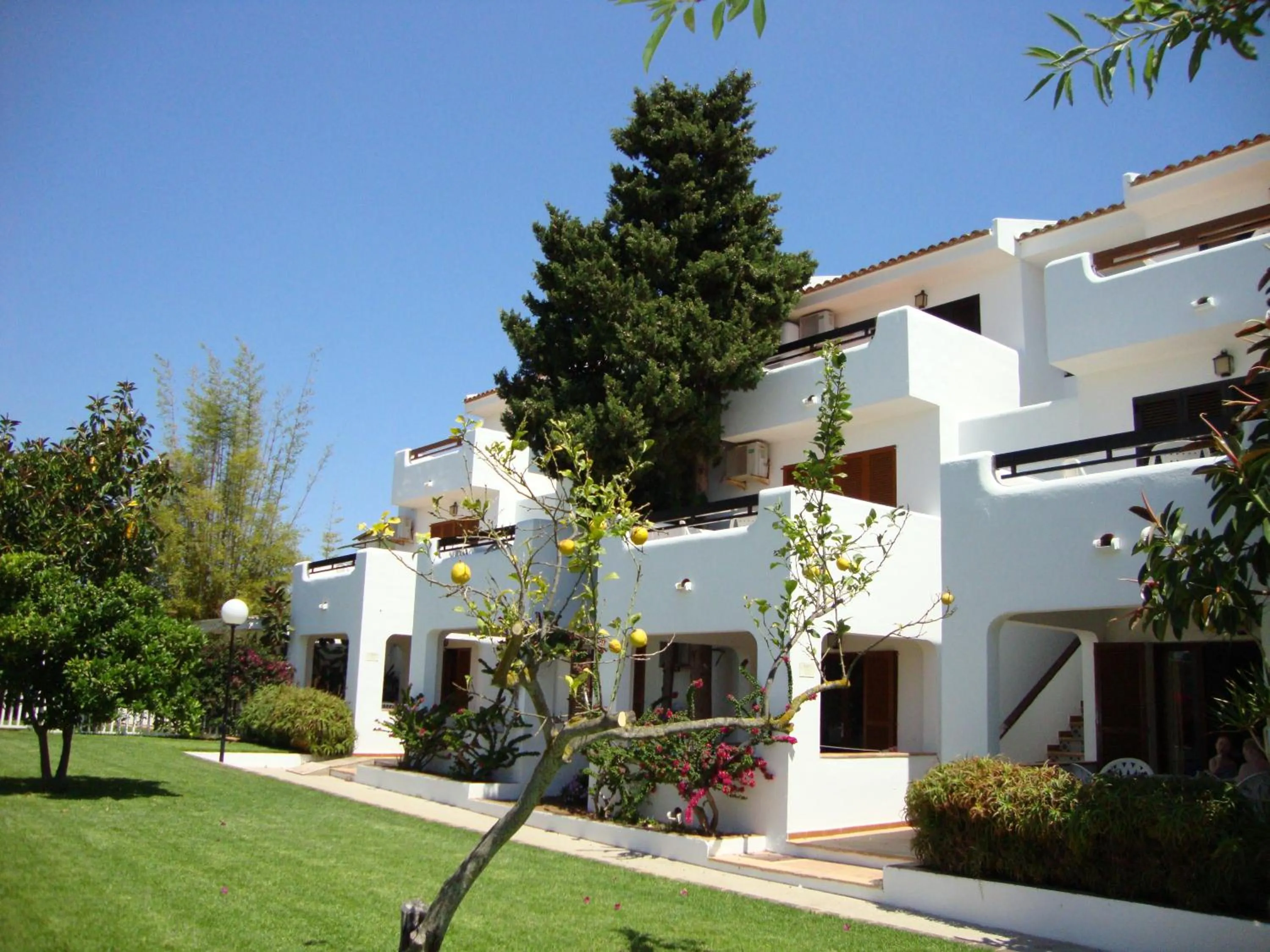 Facade/entrance in Apartamentos Cristina
