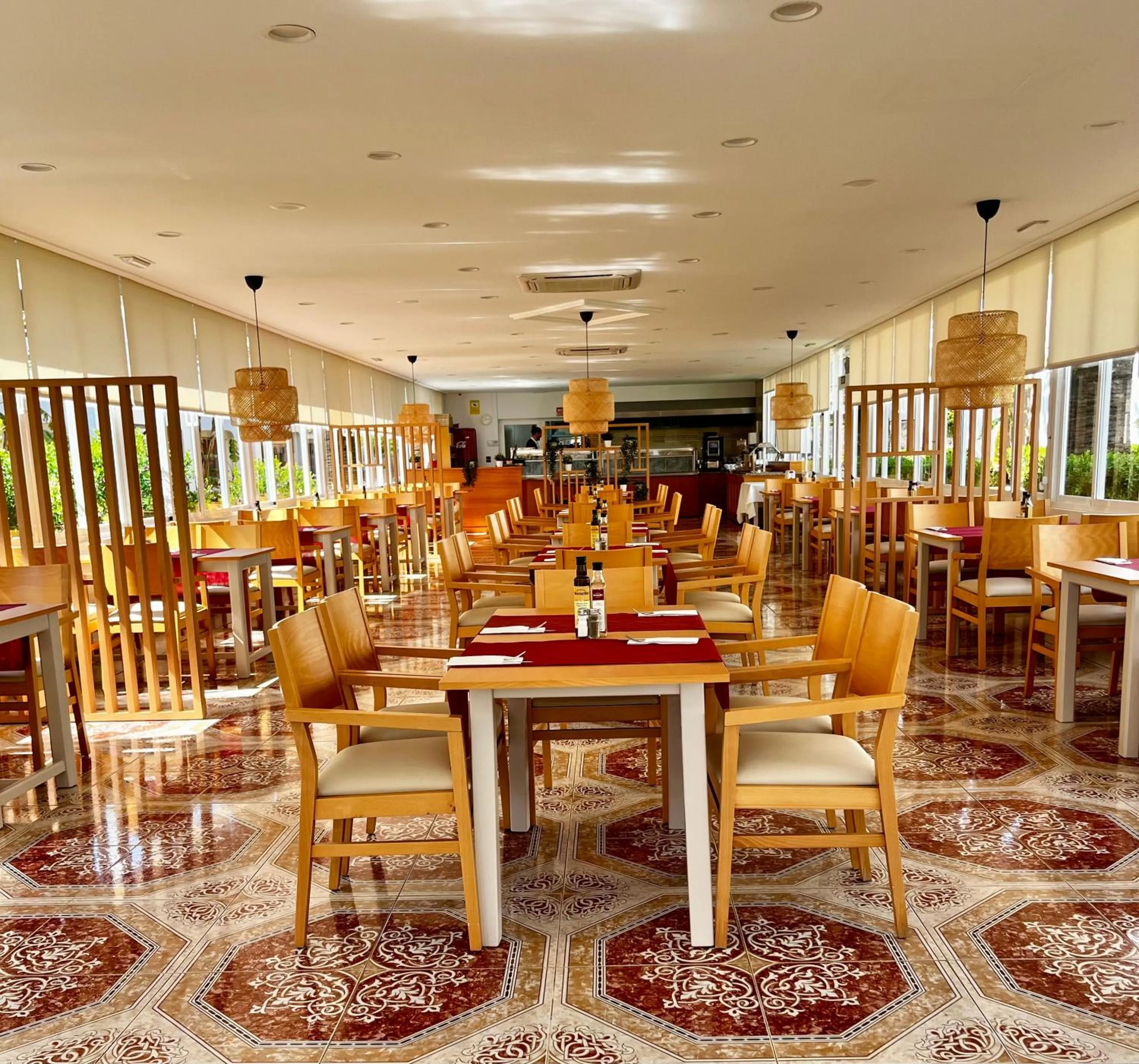 Restaurant/places to eat in Apartamentos Cristina